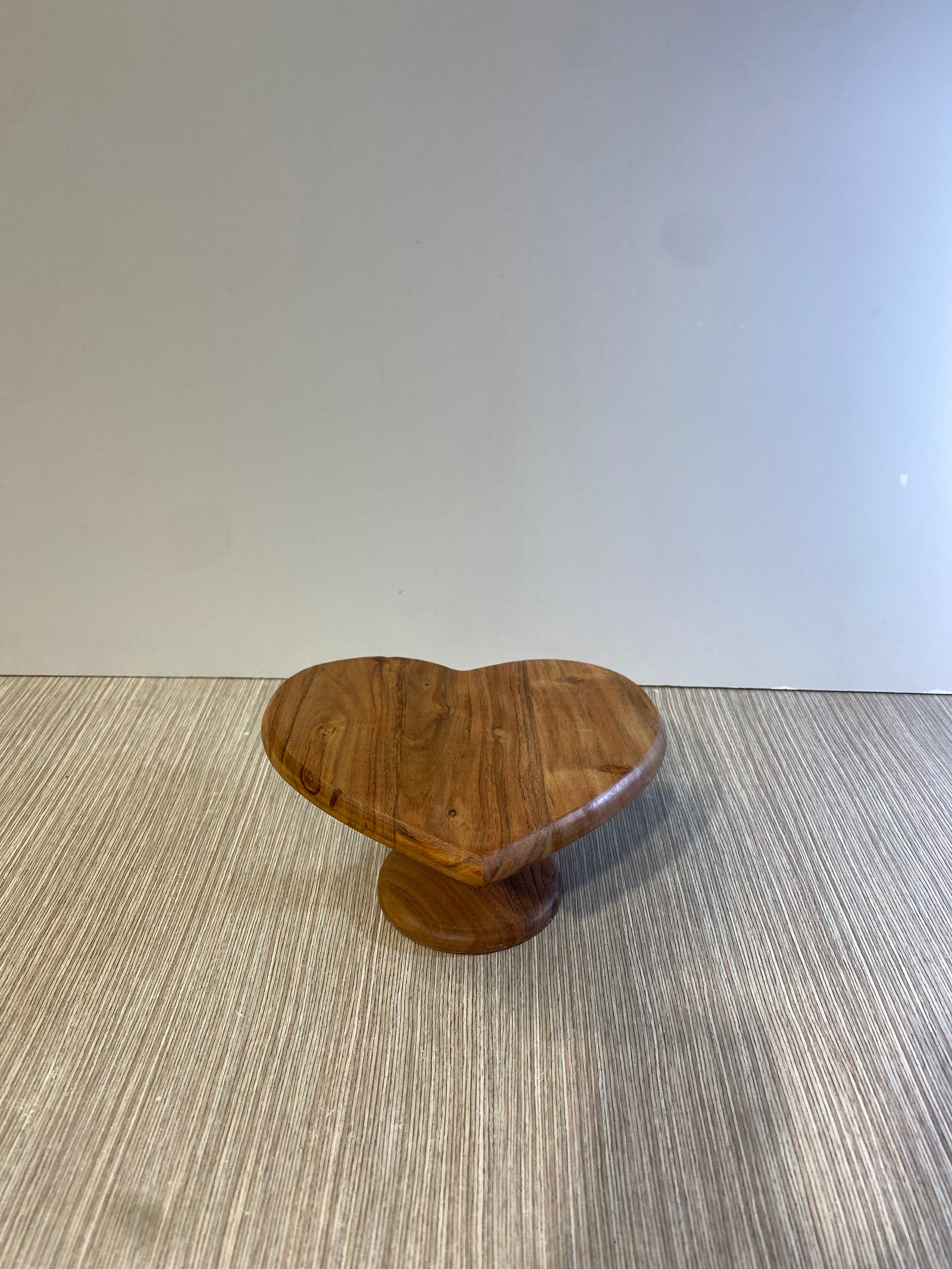 Tortera Madera Oscura Forma Corazon