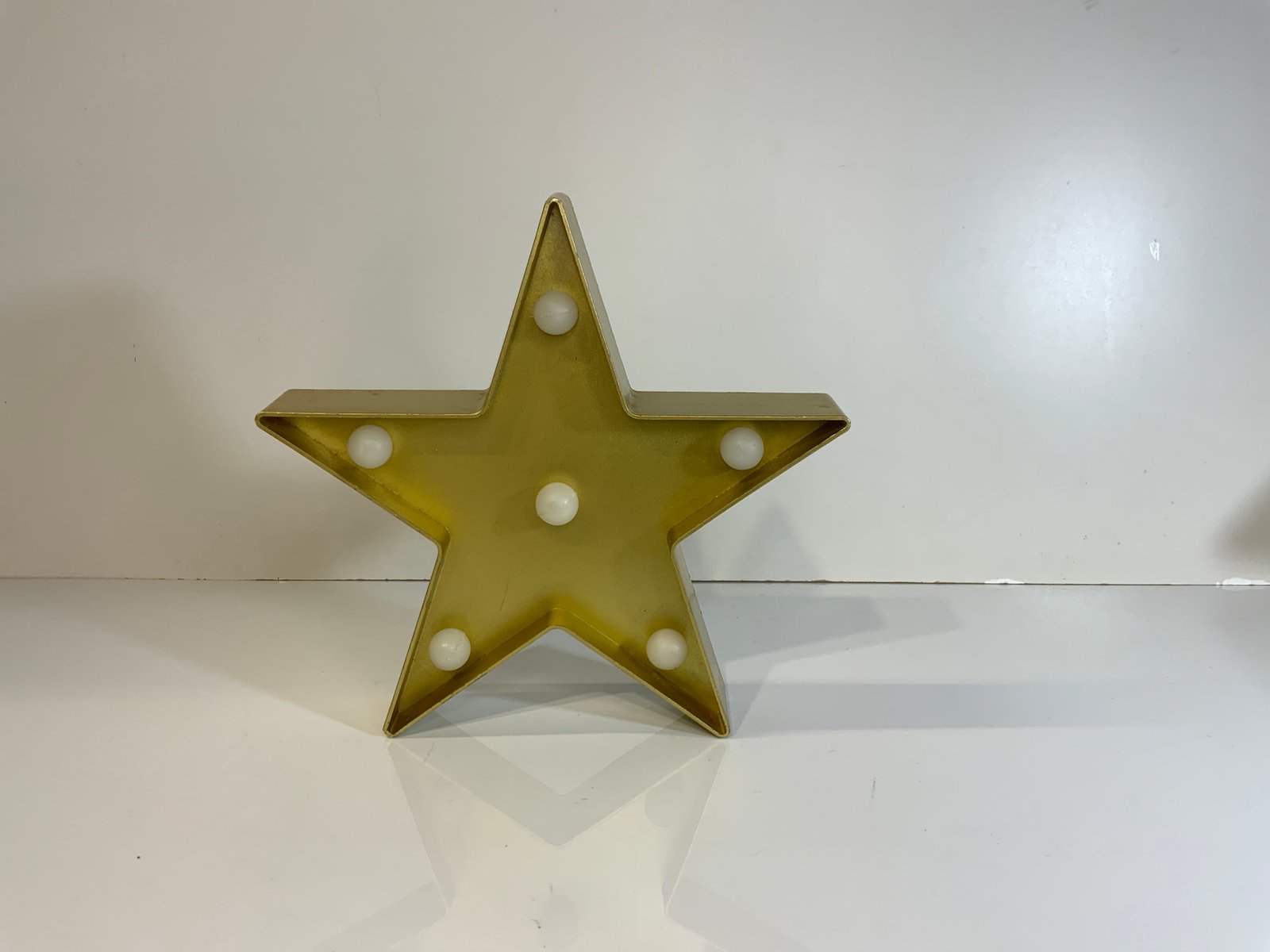 Estrella Dorada Acrílica Mediana Con Luz