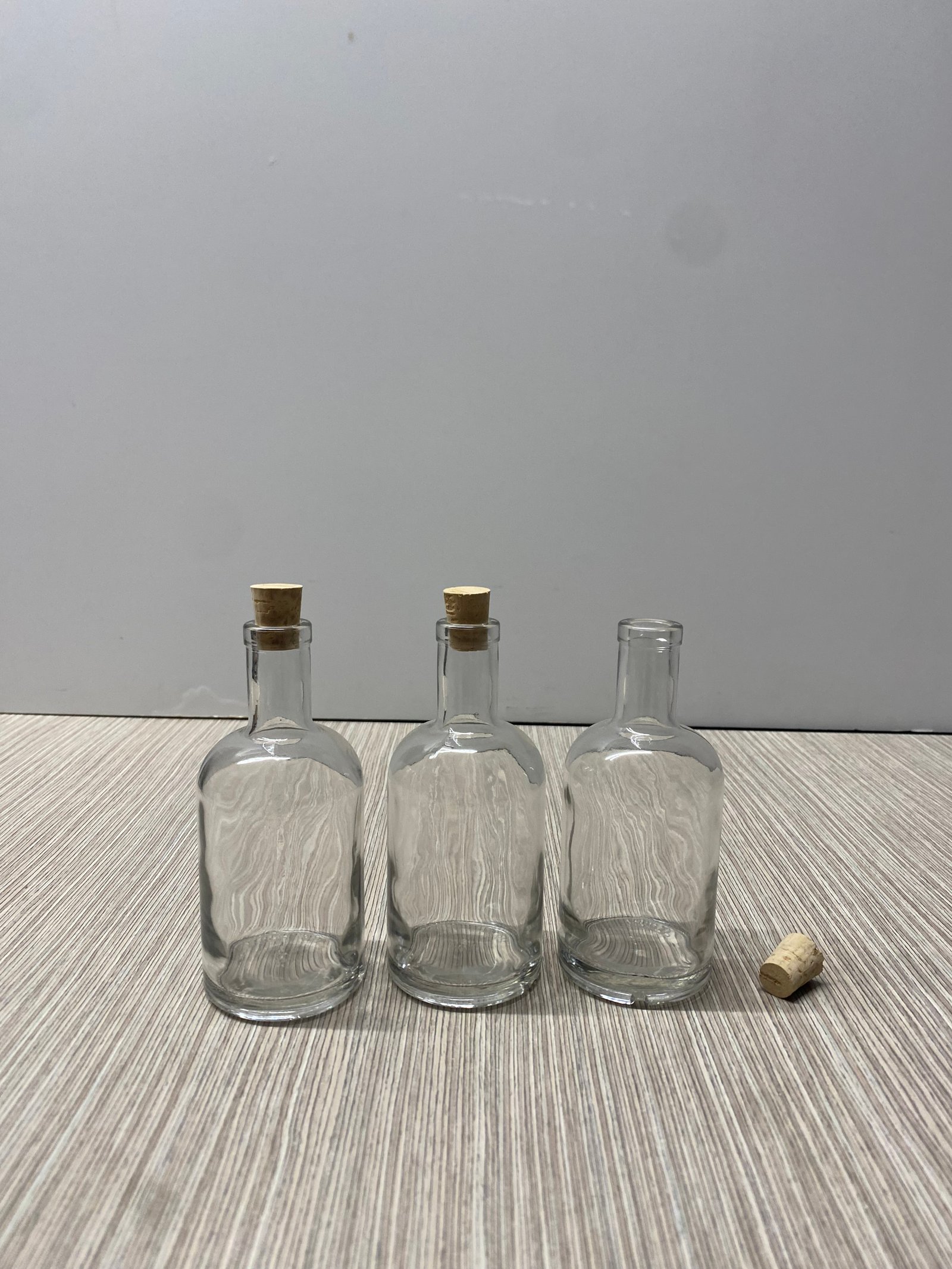 Botella Vidrio Pequeña Corcho Cafe