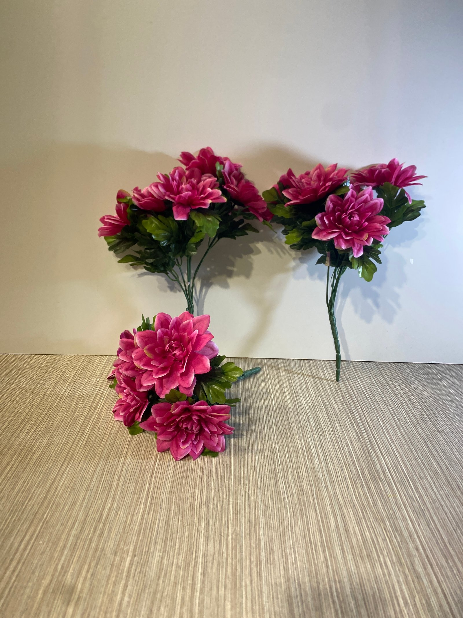 Ramo Tallo Verde Flores Fucsia