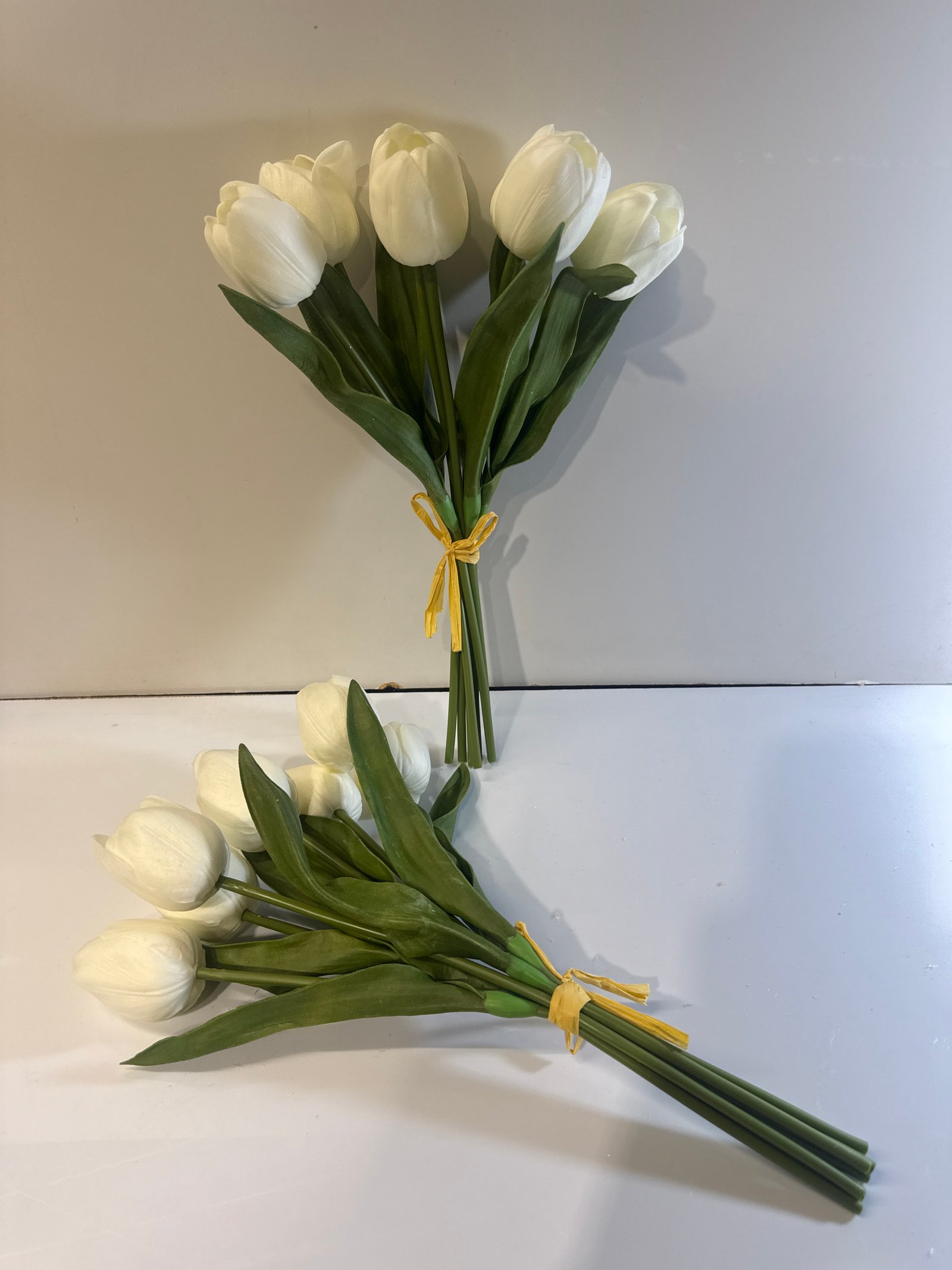 Ramo 7 Tulipanes Blanco (38 Ctms Alto)