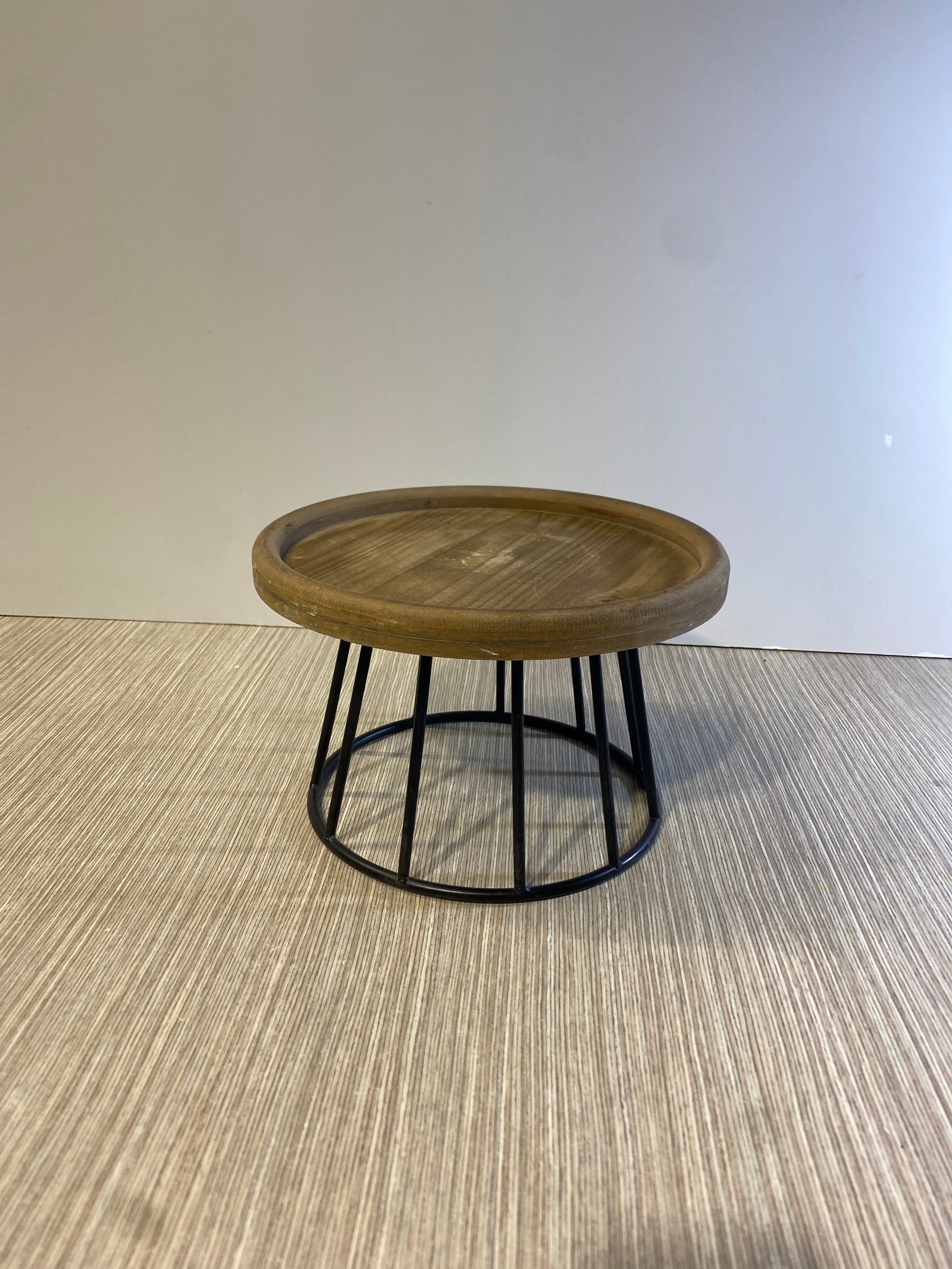 Tortera Grande Redonda Base Madera Herraje Negro 26 Cm Diámetro
