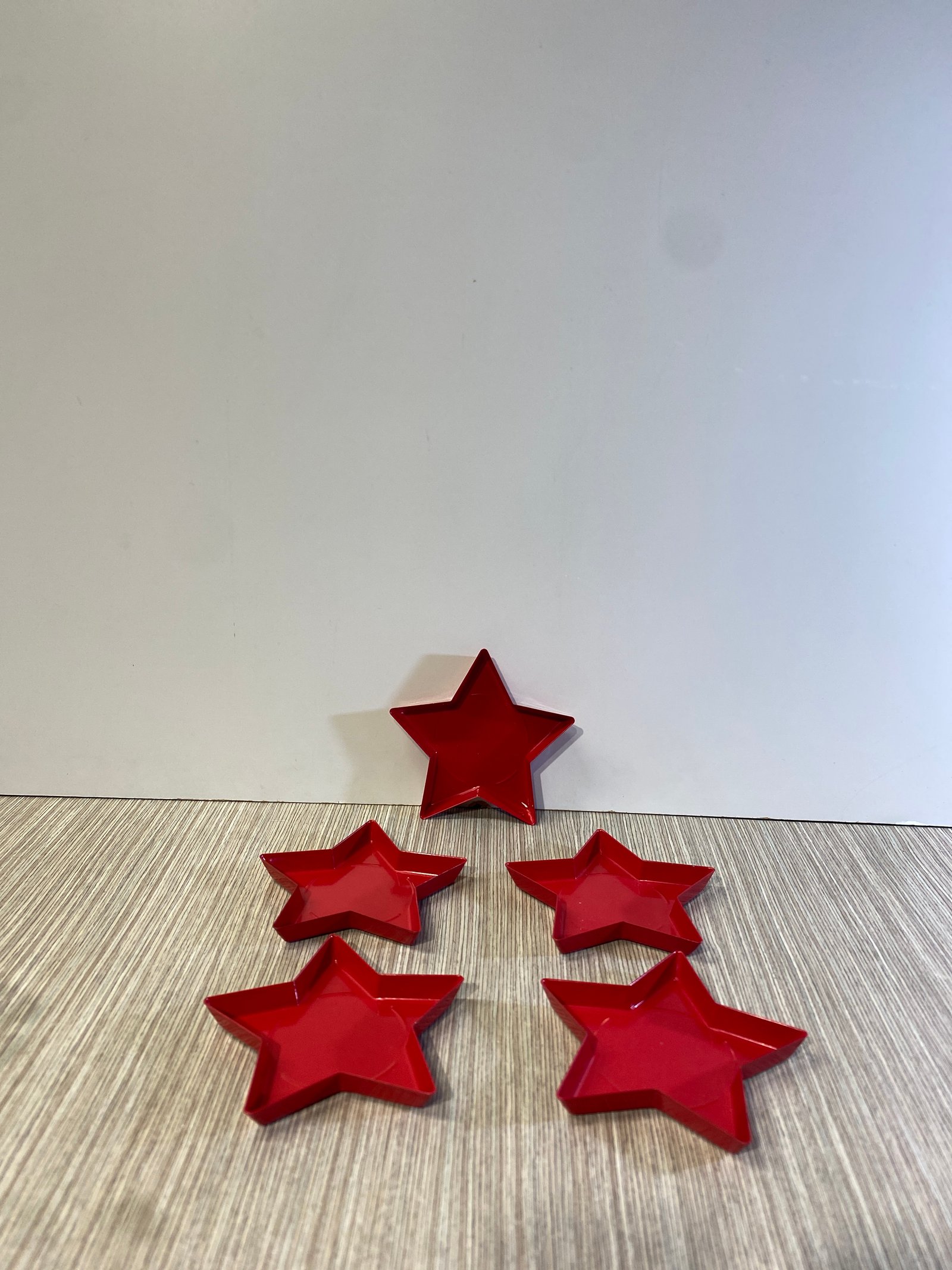 Estrella Metalica Roja Con Fondo