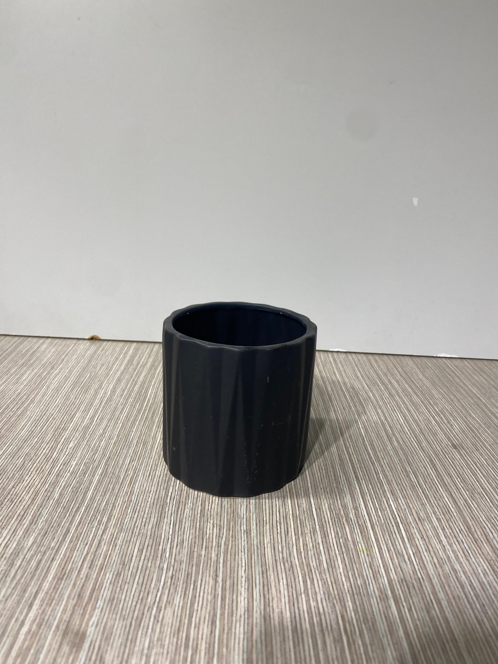 Jarron Ceramica Negro Mediano Estriado