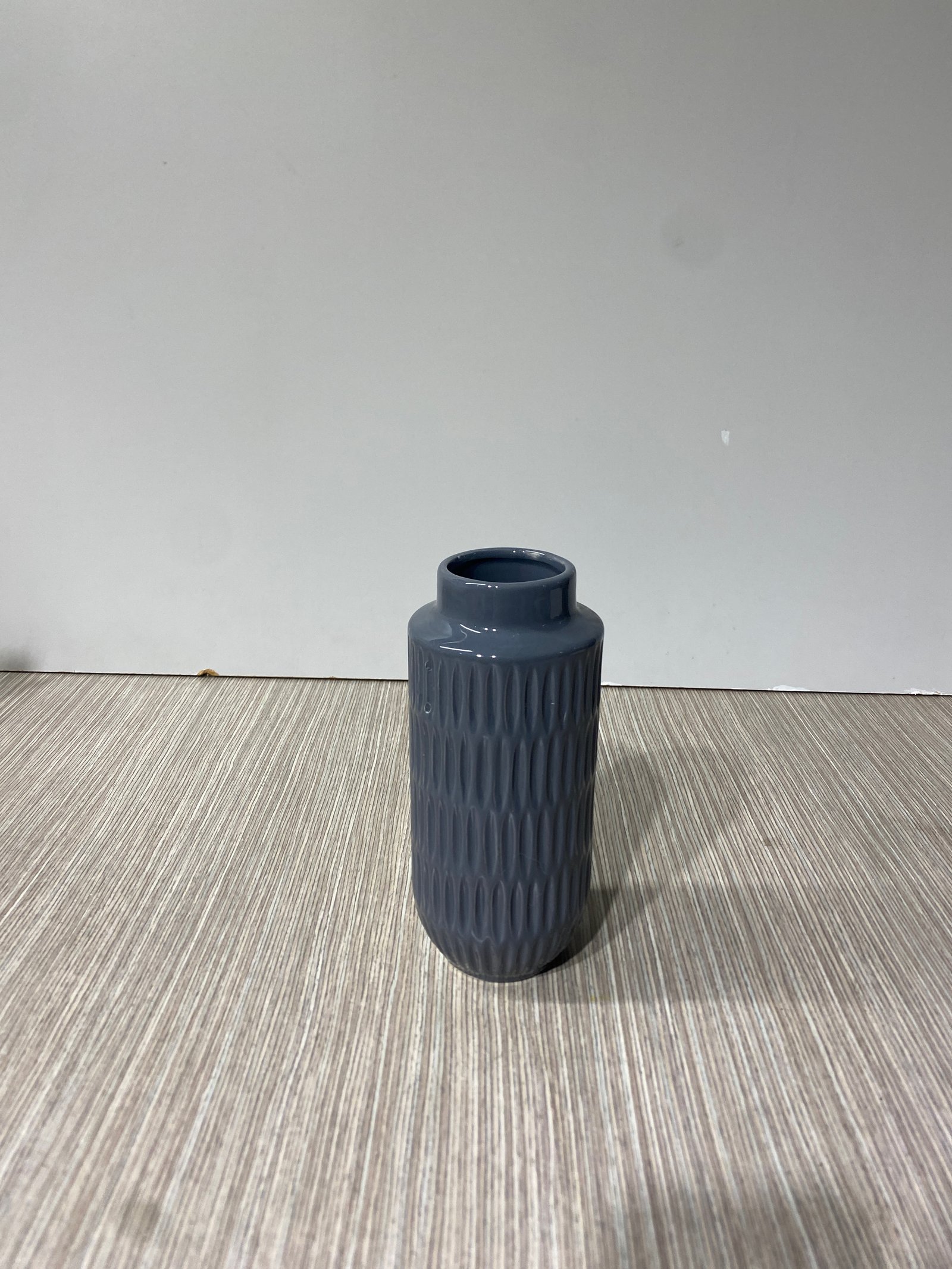 Jarrón Cerámica Gris Estriado Mediano