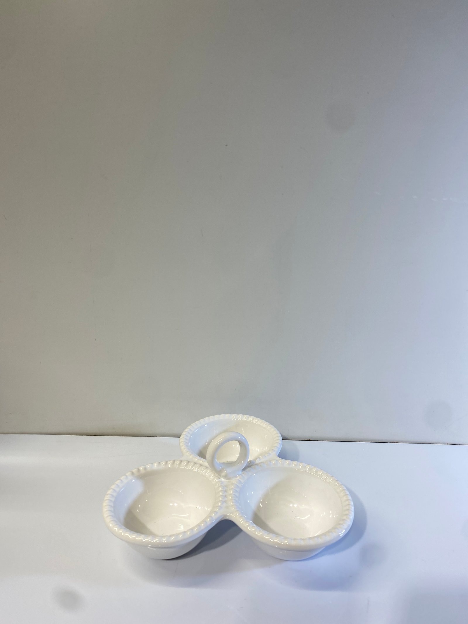Salsera Ceramica Blanca X3  Borde Bolas Agarradera Redonda
