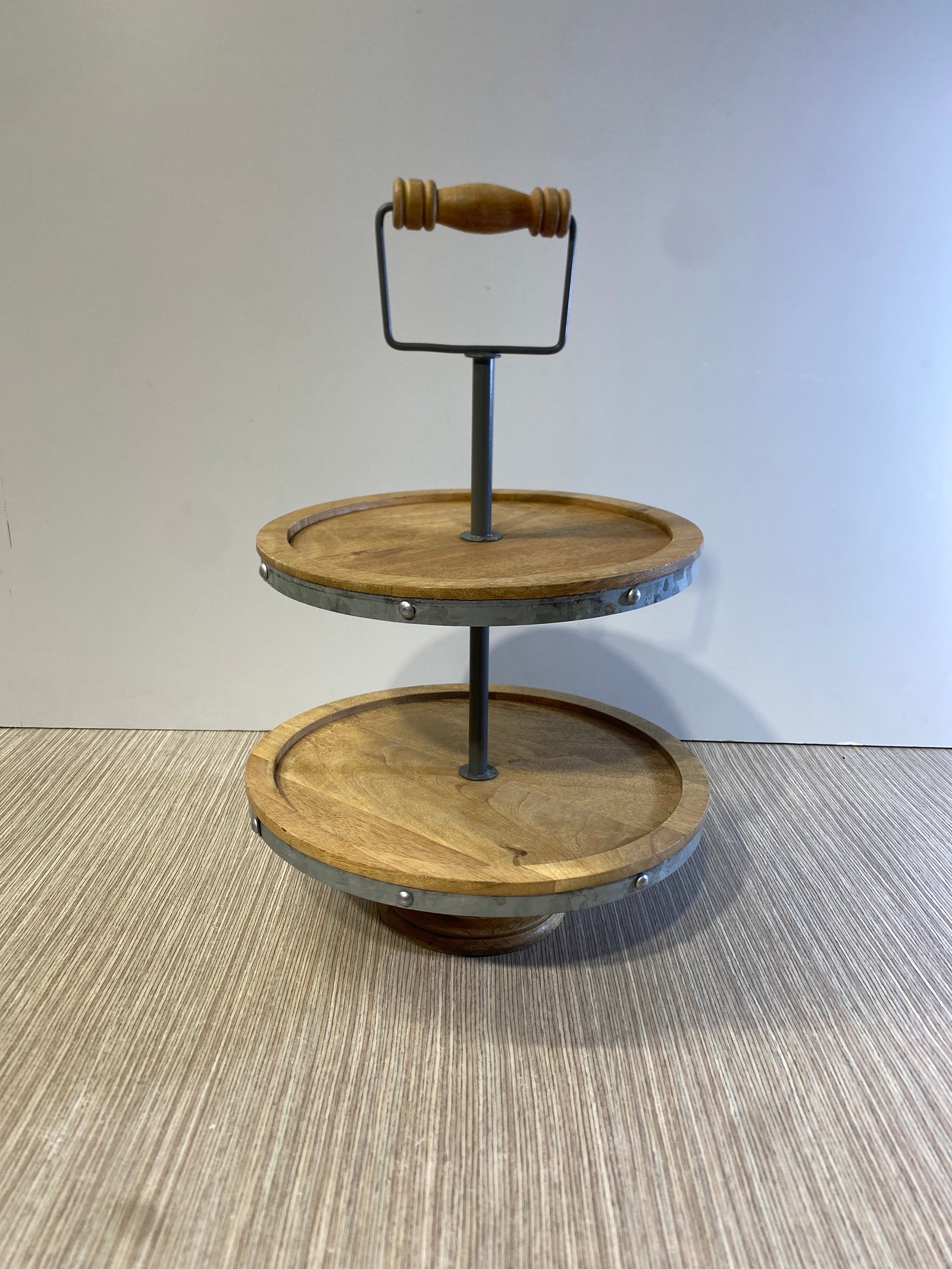 Porta Postres 2 Niveles Redondo Madera Borde Metalico Agarradera Madera
