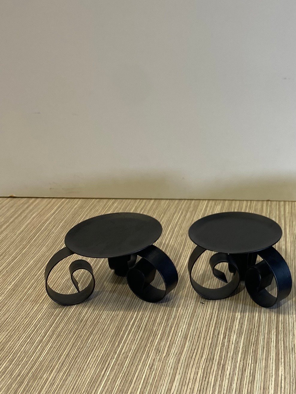 Candelabro Pequeño Negro Patas Arabescos 6.5Cm Alto