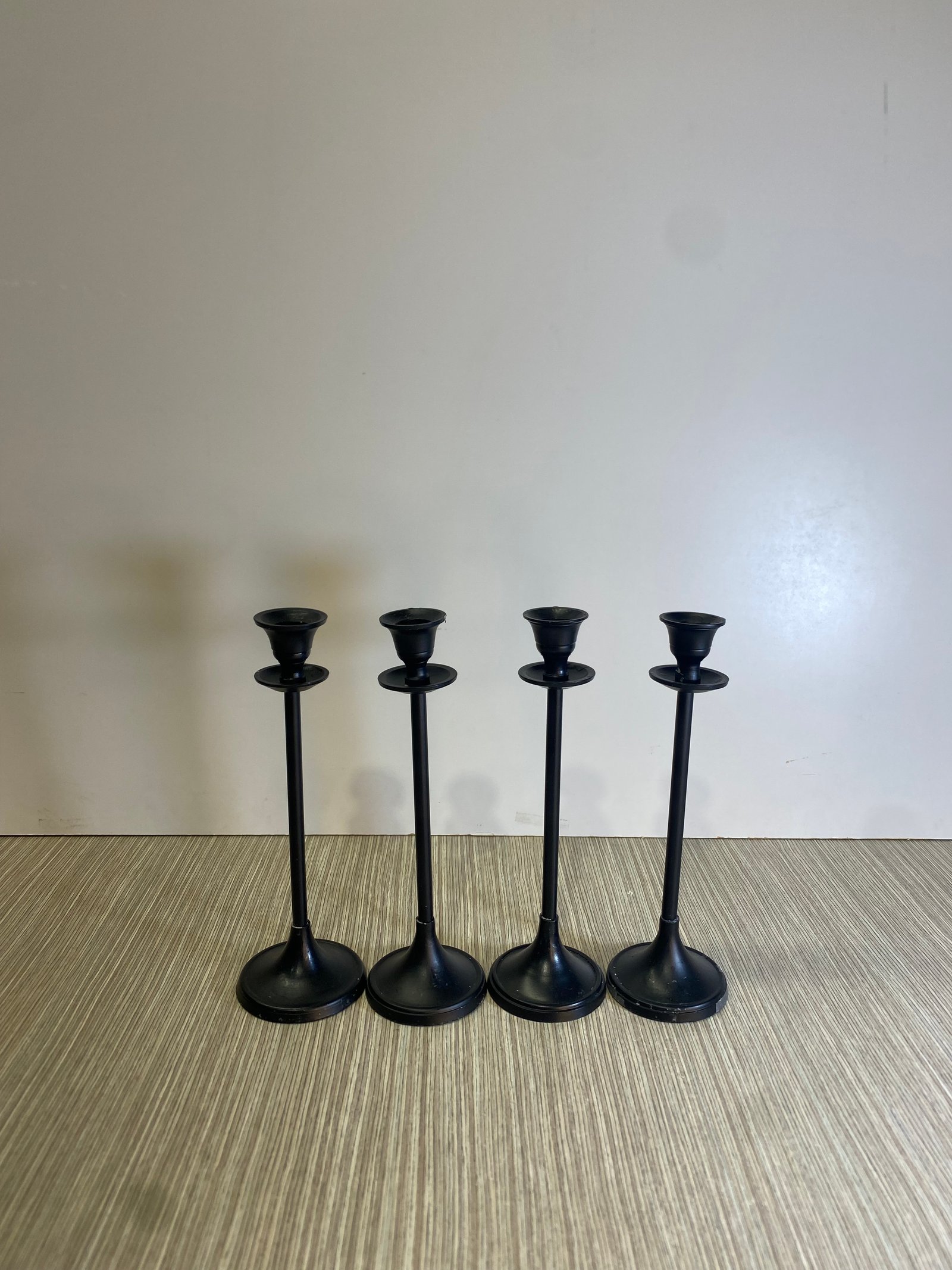 Candelabro Alto Negro Palo Delgado Boca Campana 25.5Cm Alto