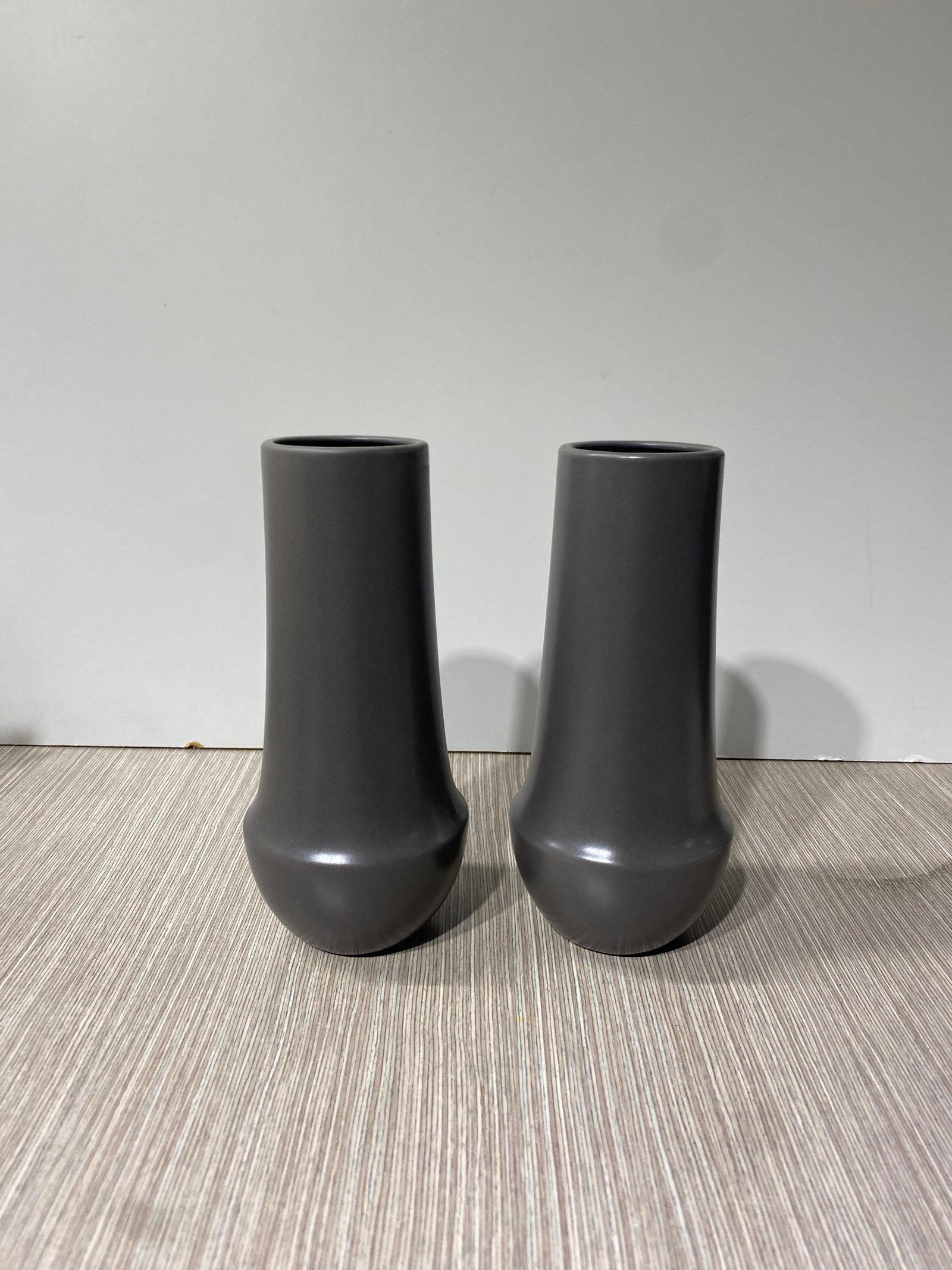 Jarron Ceramica Gris Oscuro Alto