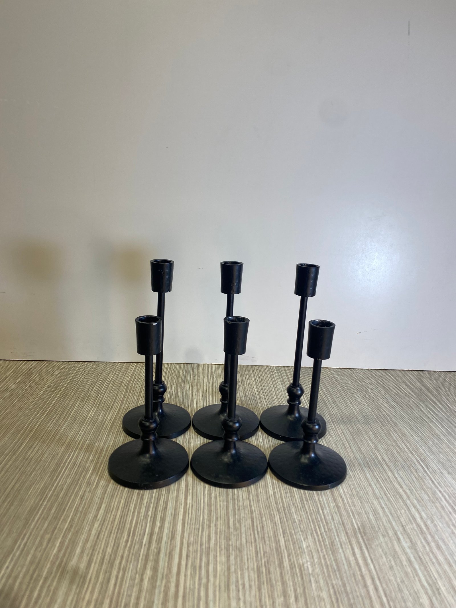 Candelabro Negro Mediano Palo Delgado Boca Lisa 19Cm Alto