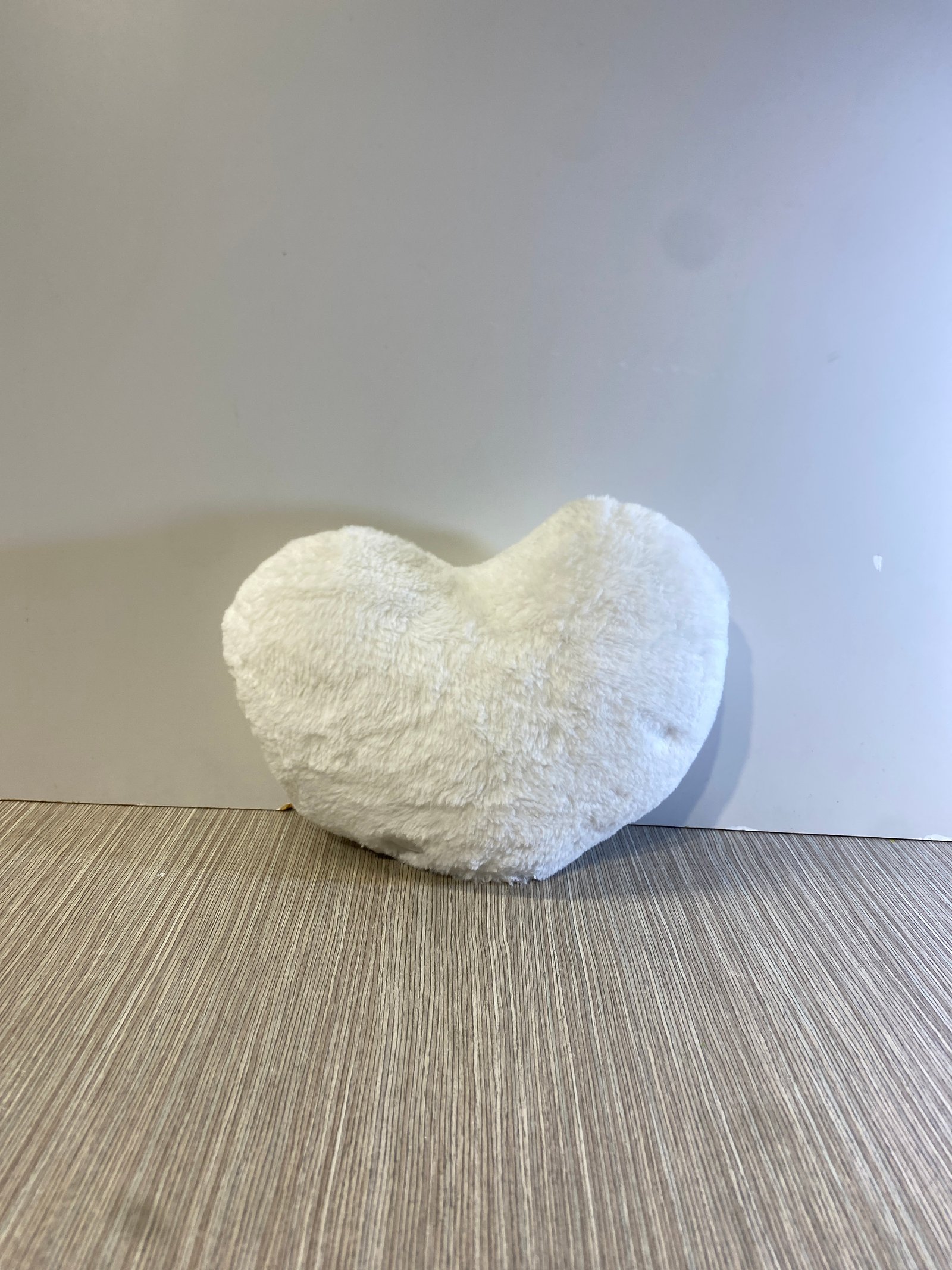 Cojin Corazon Blanco Mediano