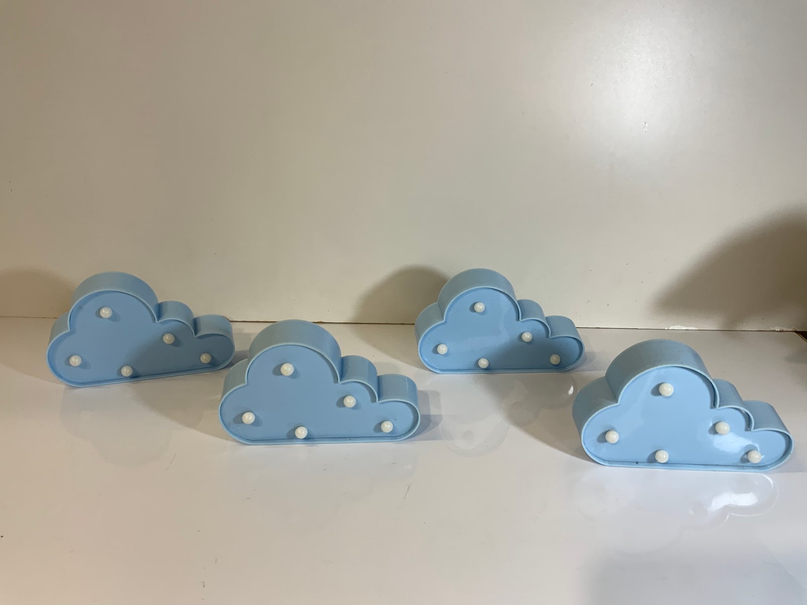 Nube Acrílica Azul Con Luz Pequeña