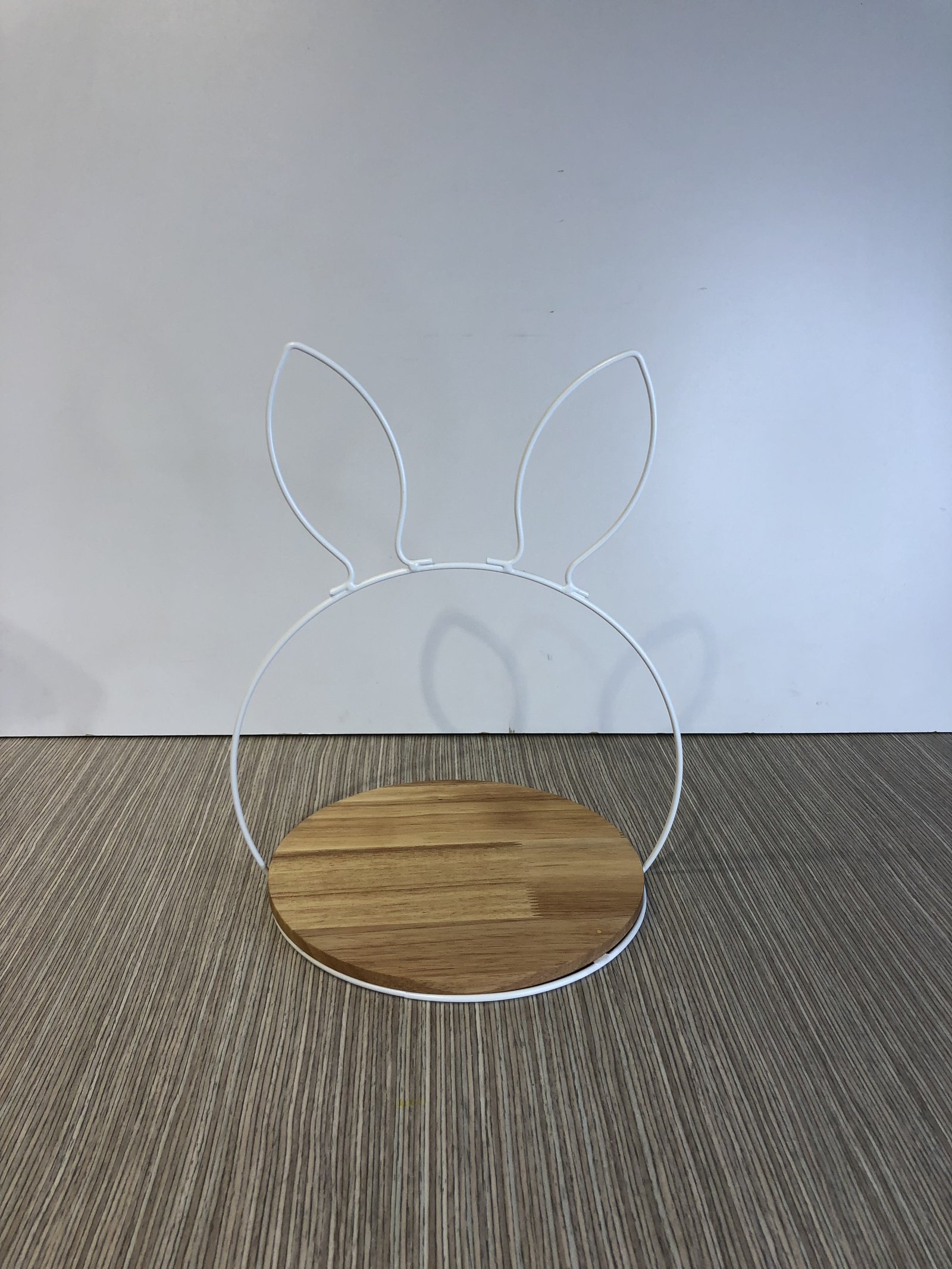 Porta Postres Redondo Madera Natural Orejas Conejo Metal Blanco