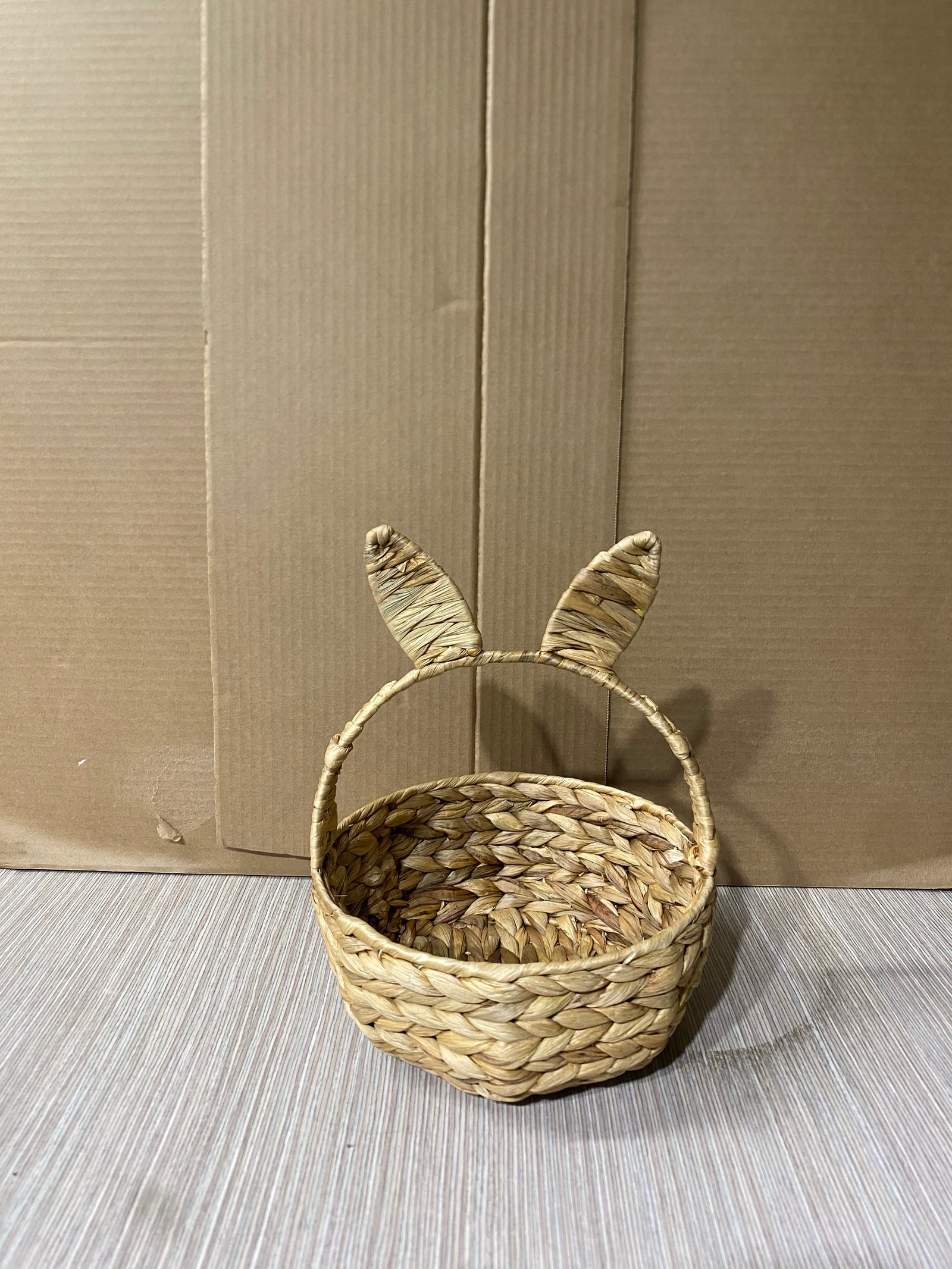 Canasta Rattan Agarradera Orejas Conejo