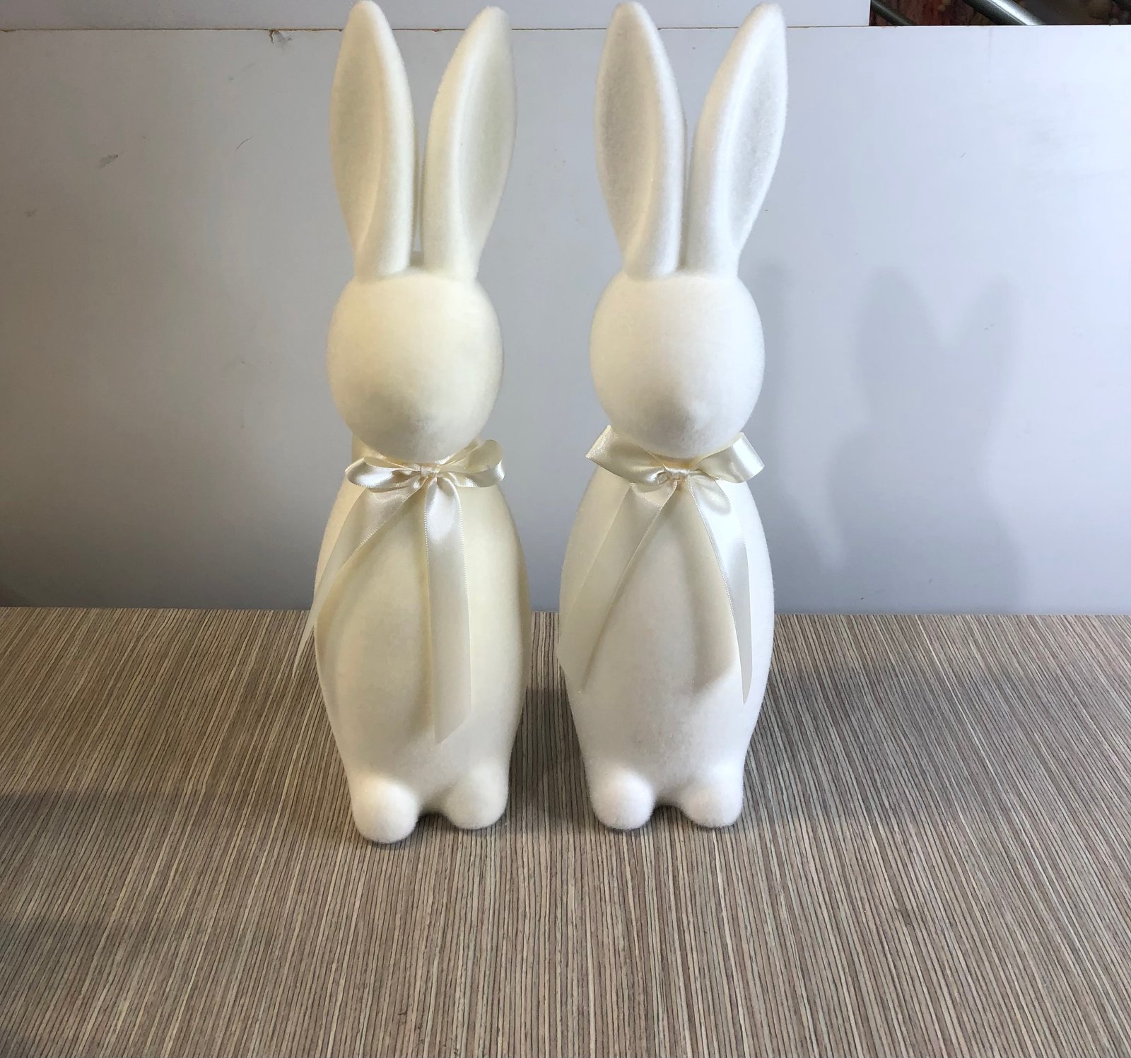 Conejo Blanco Alto Corbatin Seda