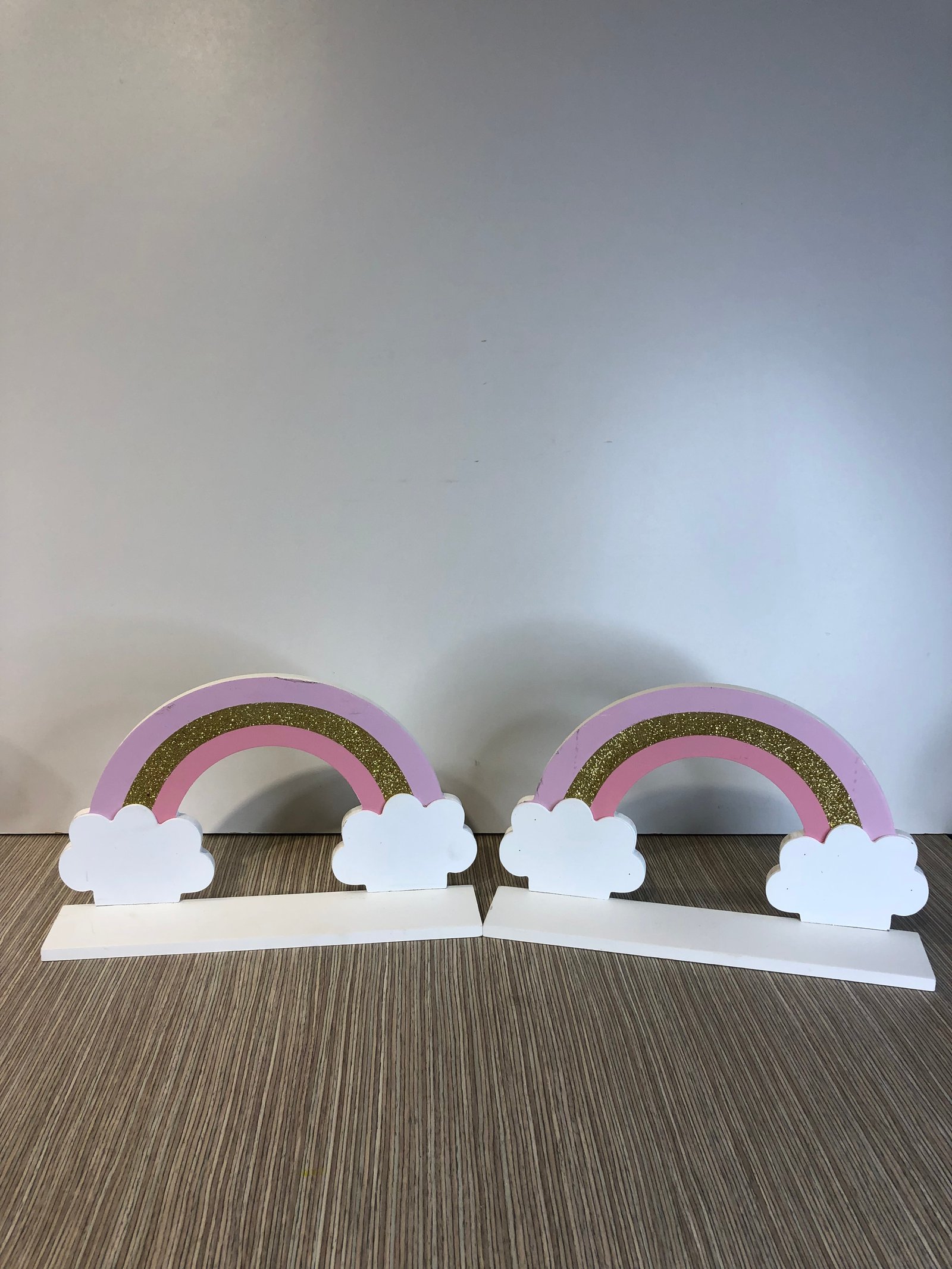 Arcoiris Madera Plano Pastel Con Soporte Blanco