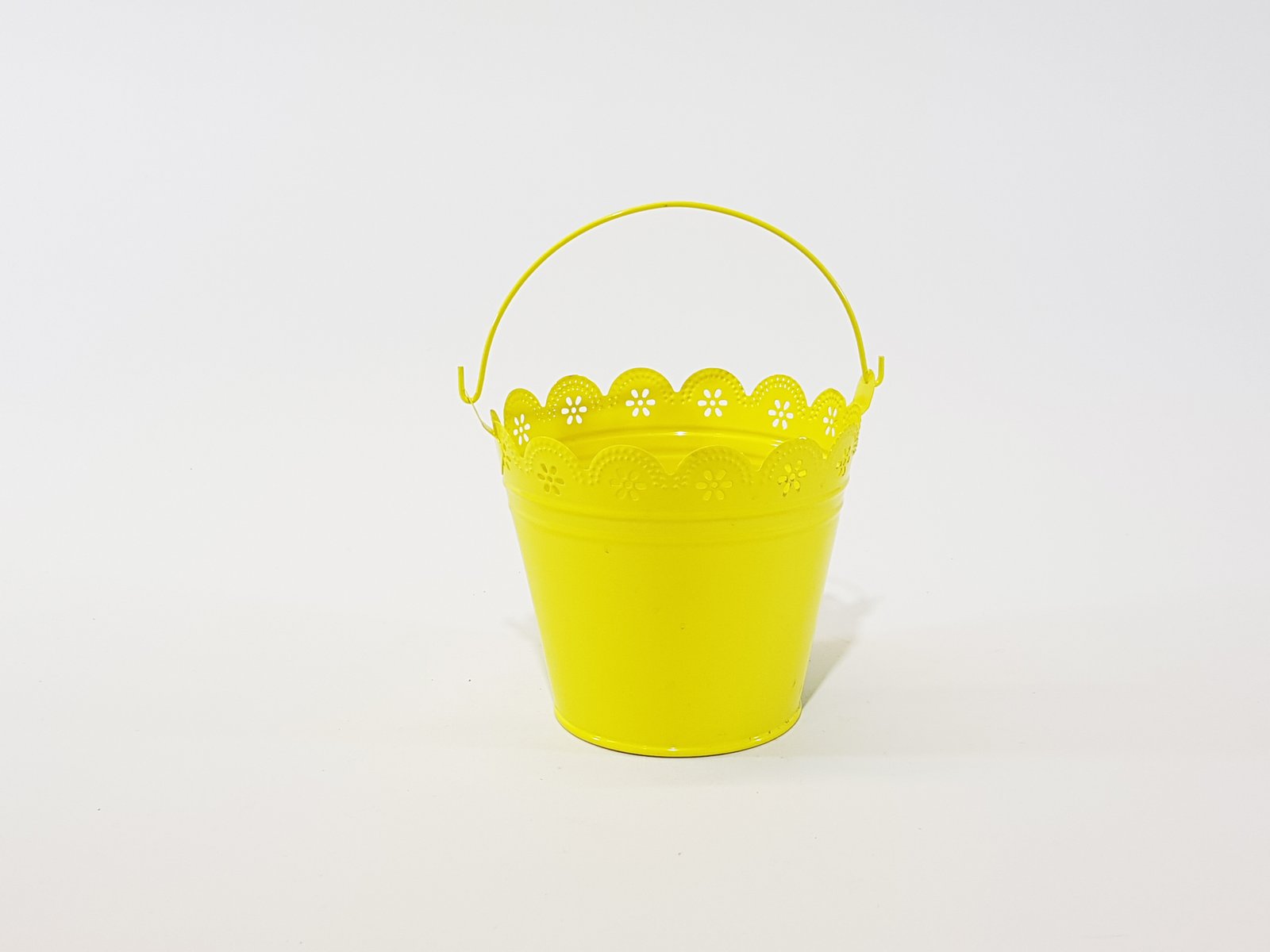 Balde Laton Amarillo Borde Moras Troquelado