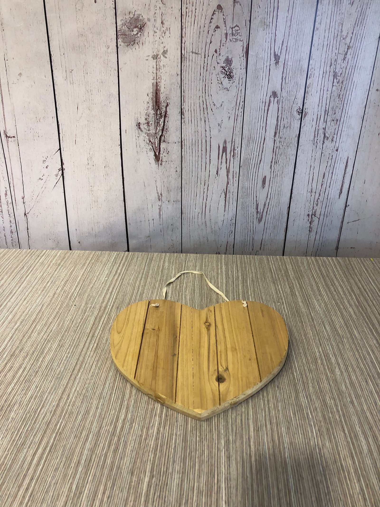 Bandeja Madera Clara Forma Corazon Con Cinta