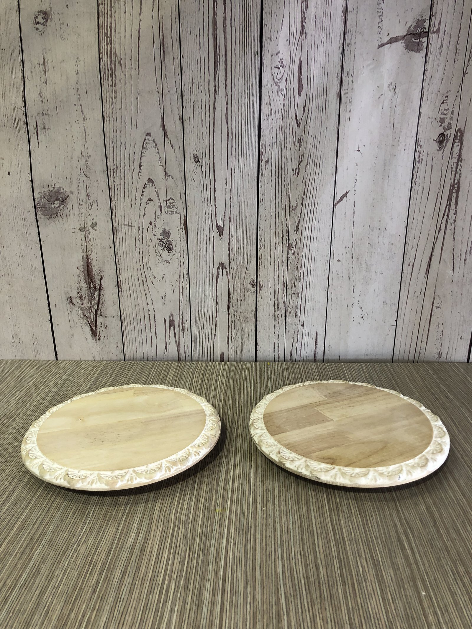 Bandeja Madera Redonda Arabescos Borde Blanco 