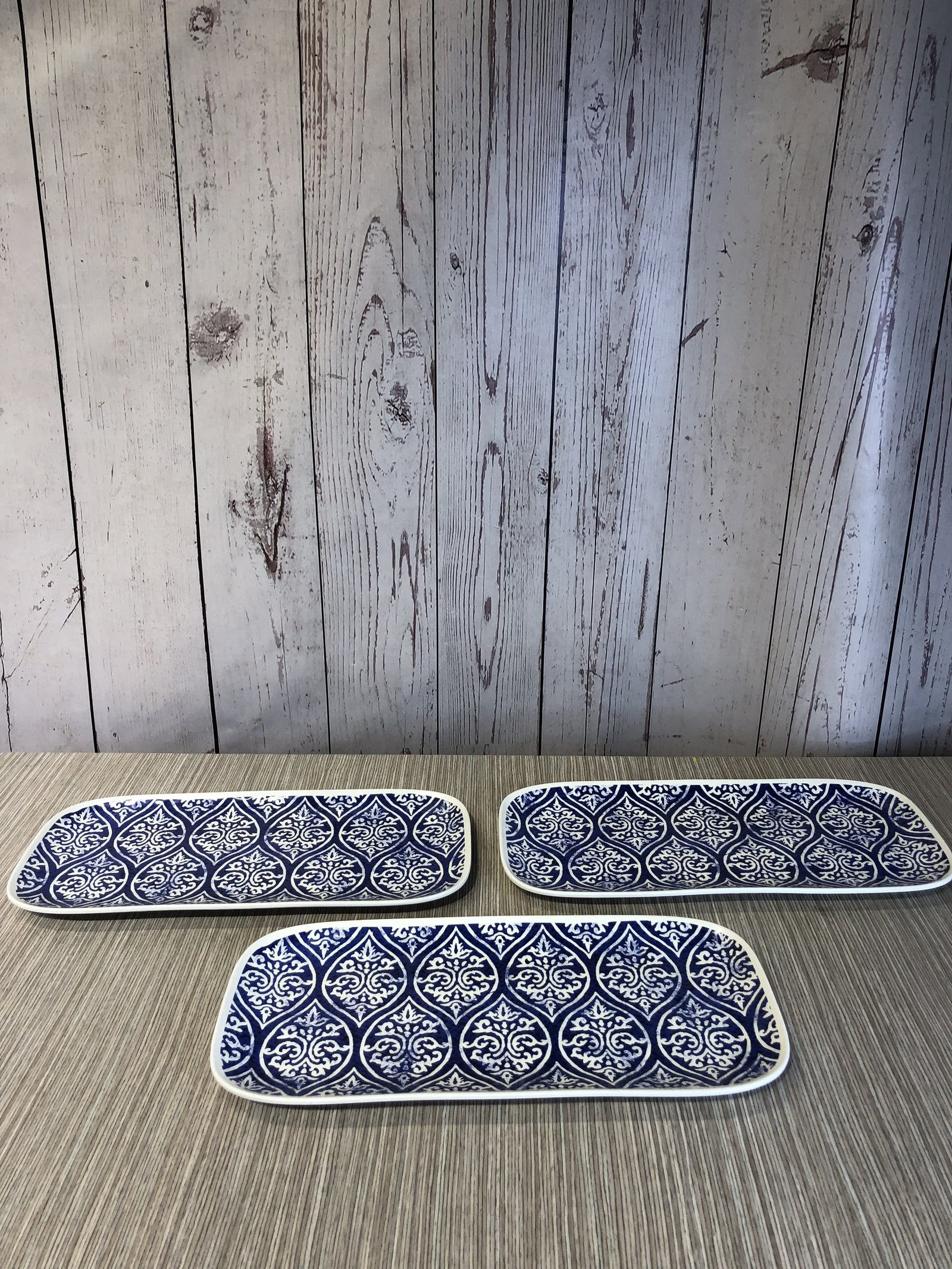 Bandeja Rectangular Azul Con Arabescos Blancos