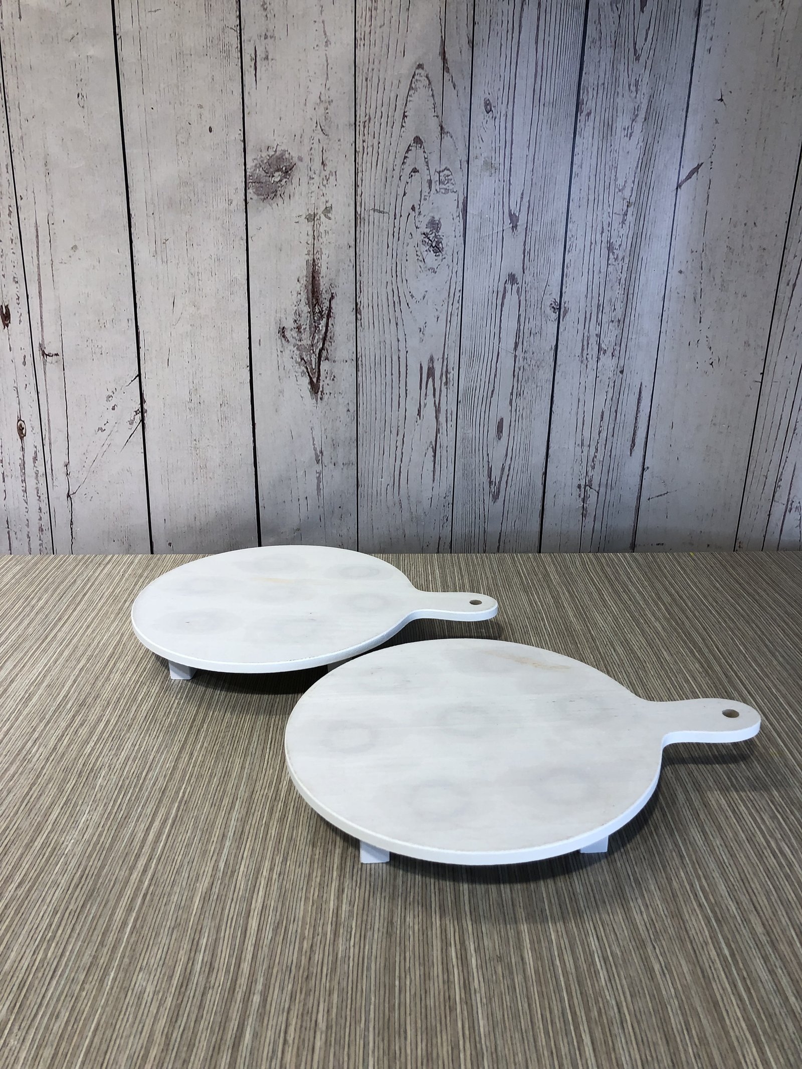 Bandeja Redonda Madera Blanca Con Agarradera Y Paticas