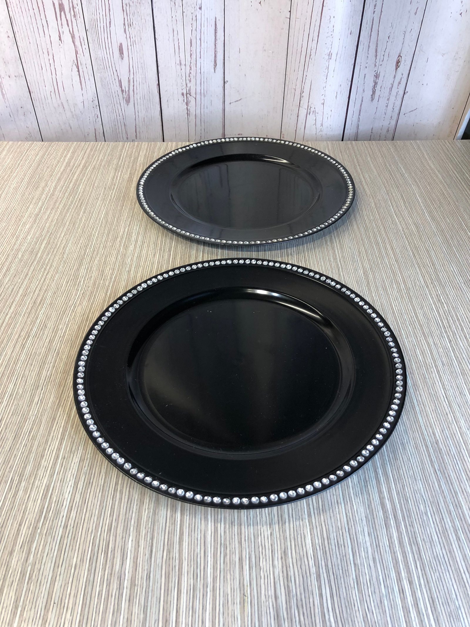 Bandeja Redonda Pasta Negra Borde Cristales