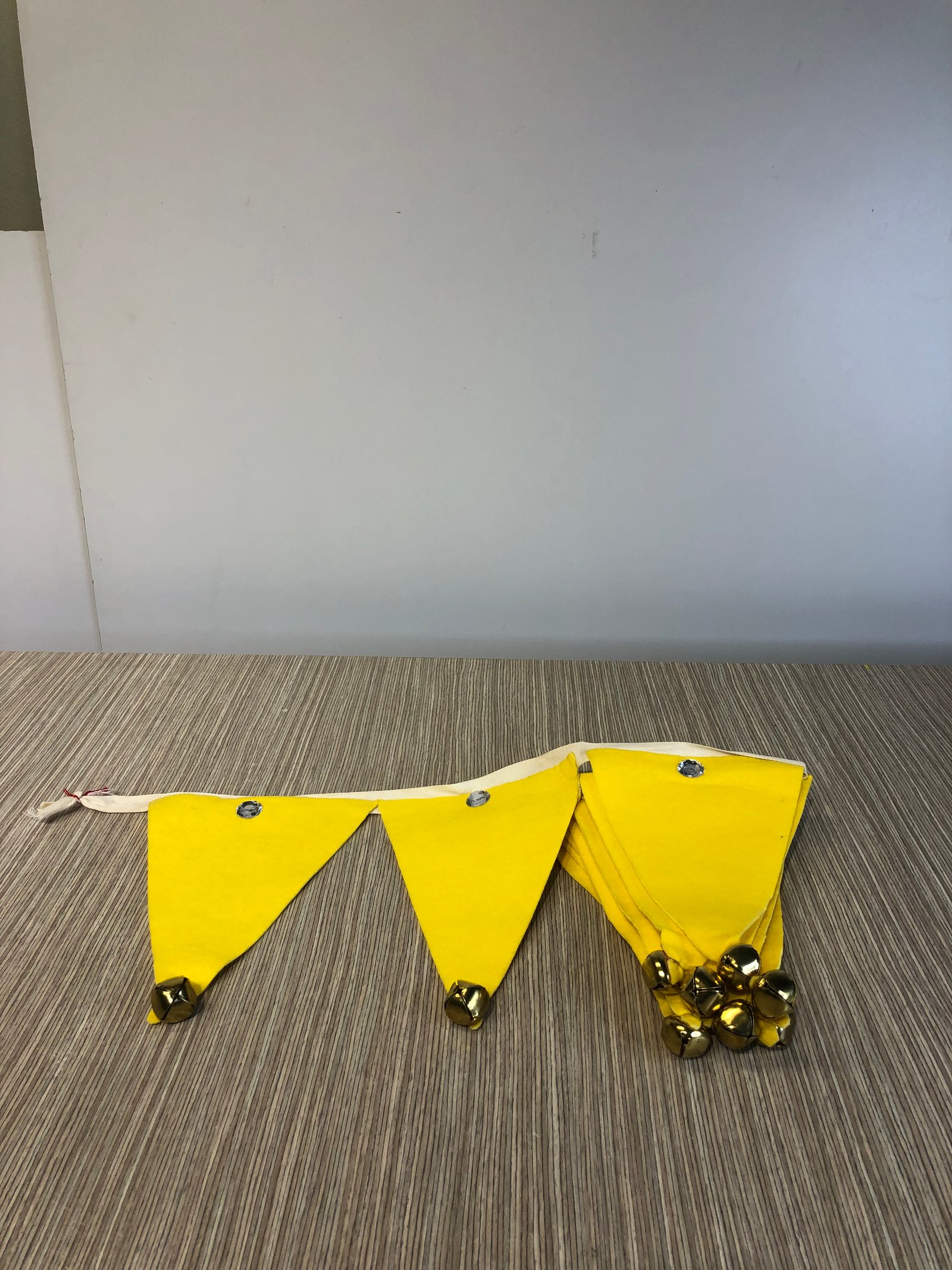 Banderín Amarillo Bolitas Doradas