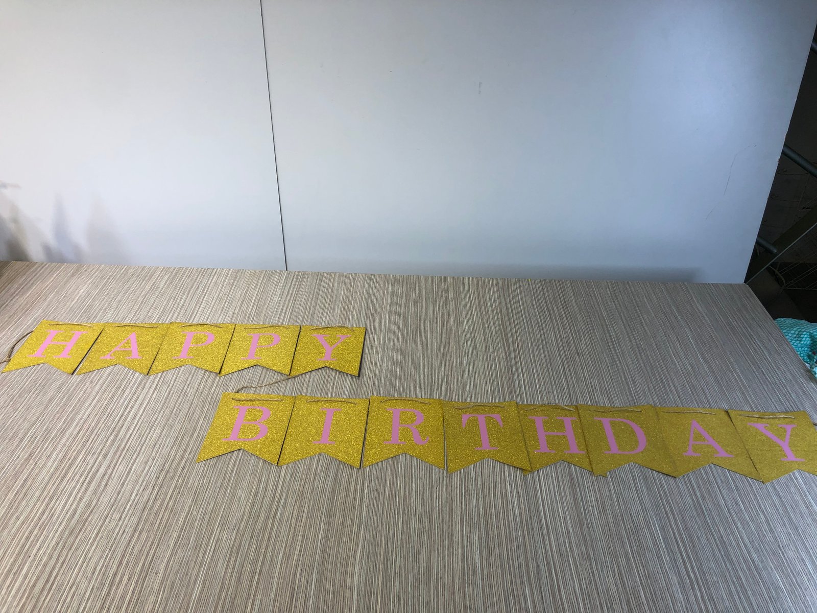 Banderin Cartulina Dorado Letras Rosadas Happy Birthday