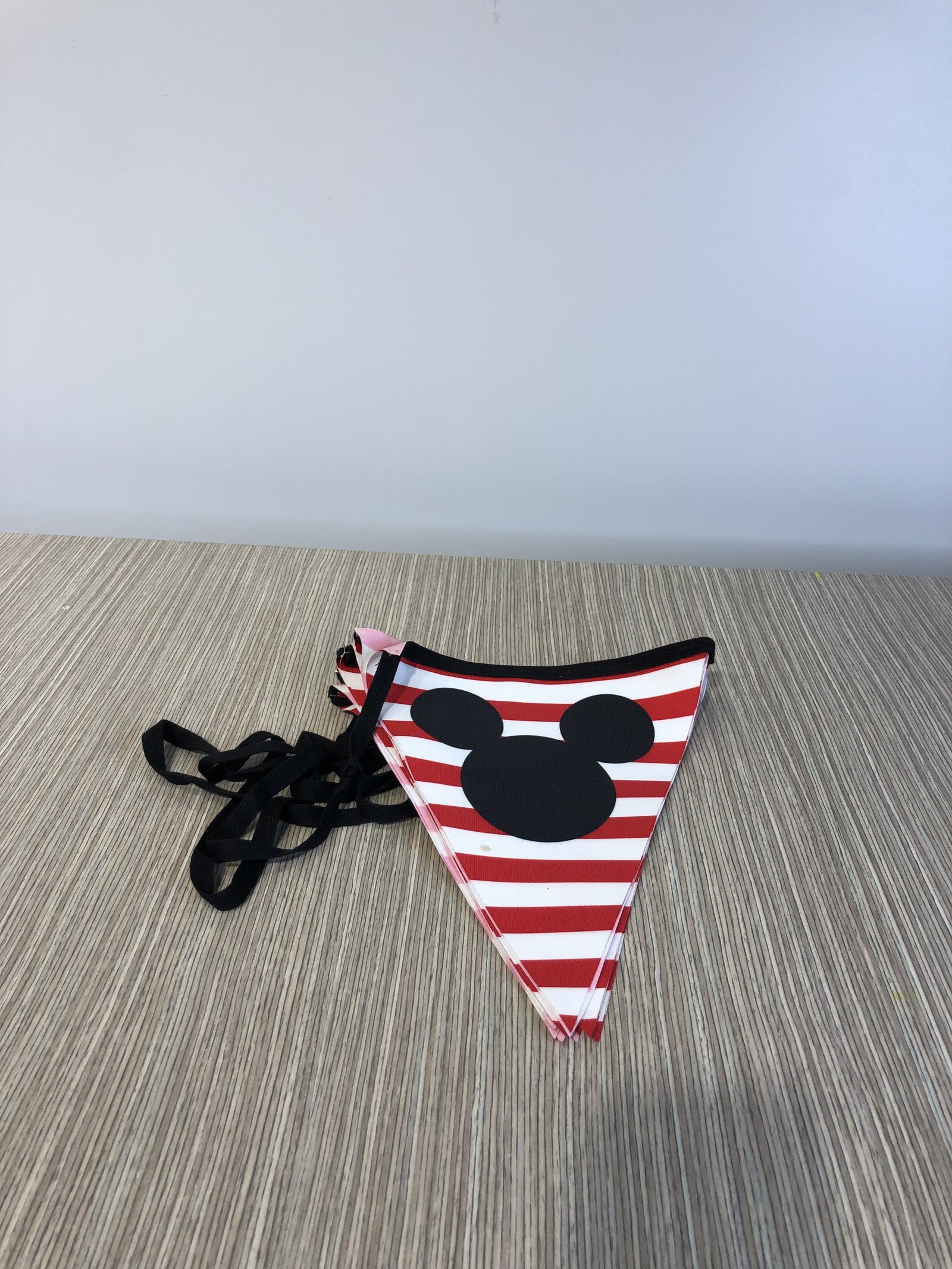 Banderin Lona Plastica Triangulos Mickey Rayas Rojas Y Blancas 4.40 Mt