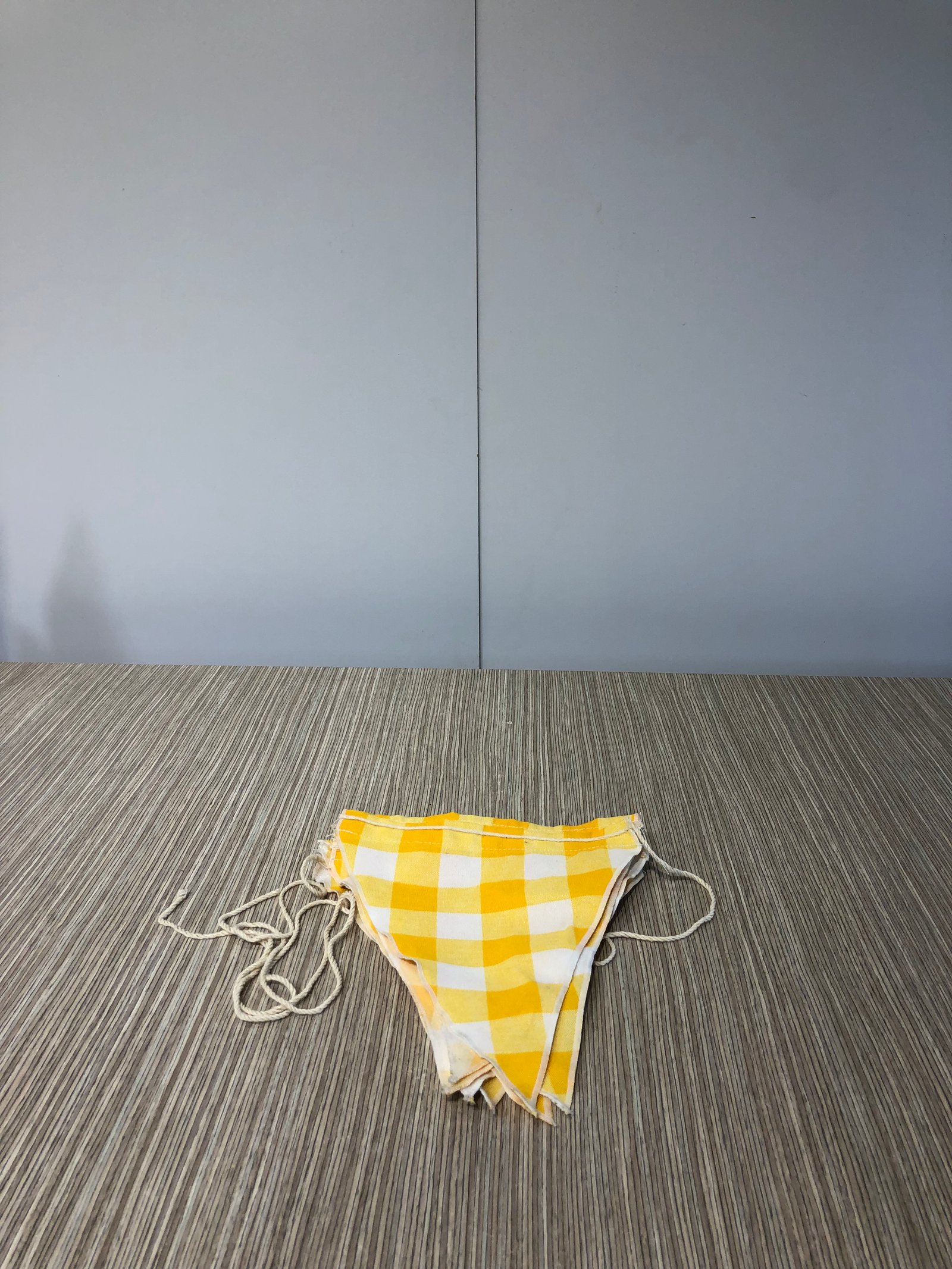 Banderin Tela Triangulos Amarrillos Grande 4.40 Mt