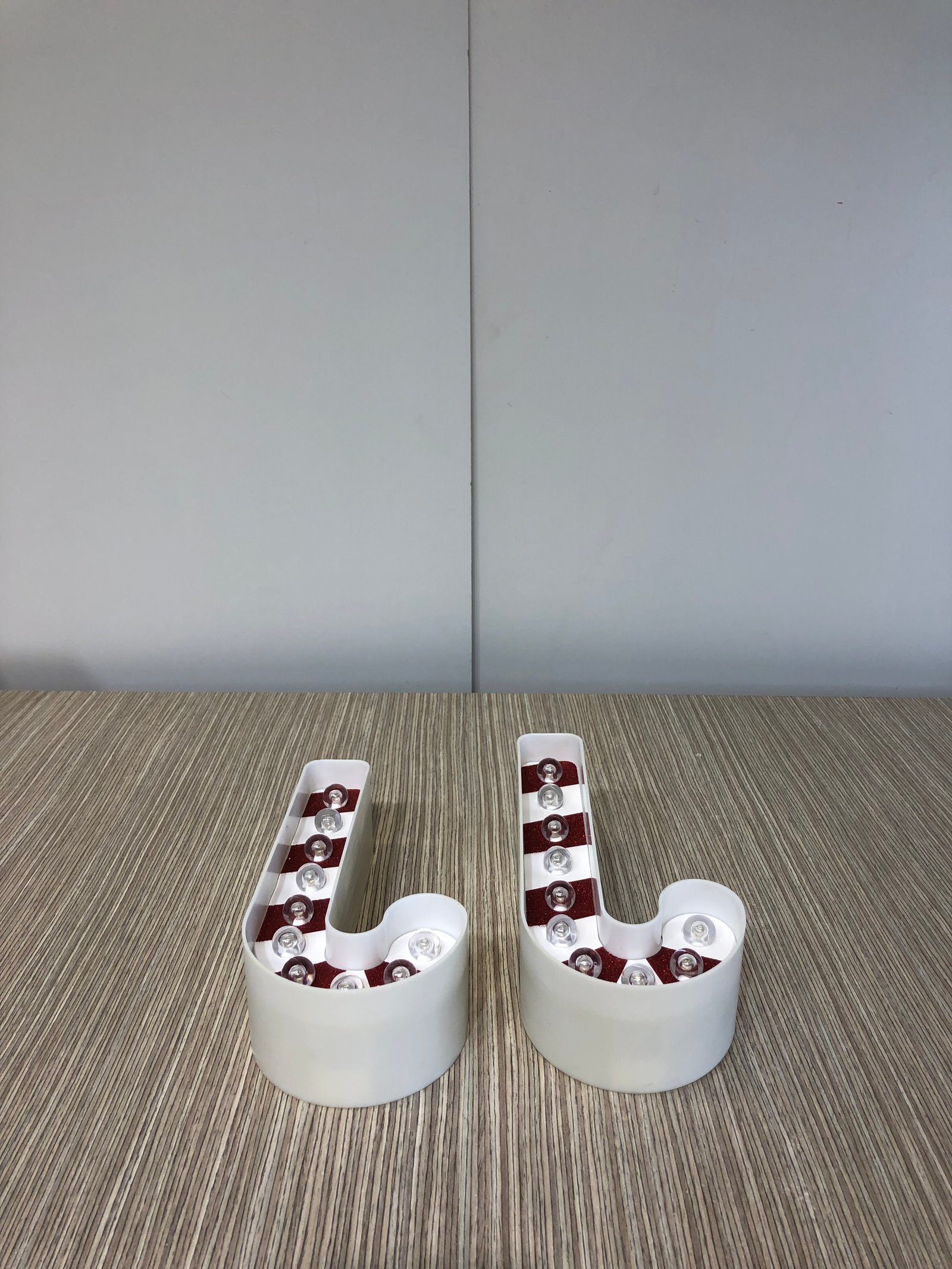 Baston Navideño Con Luz Blanco Con Rojo