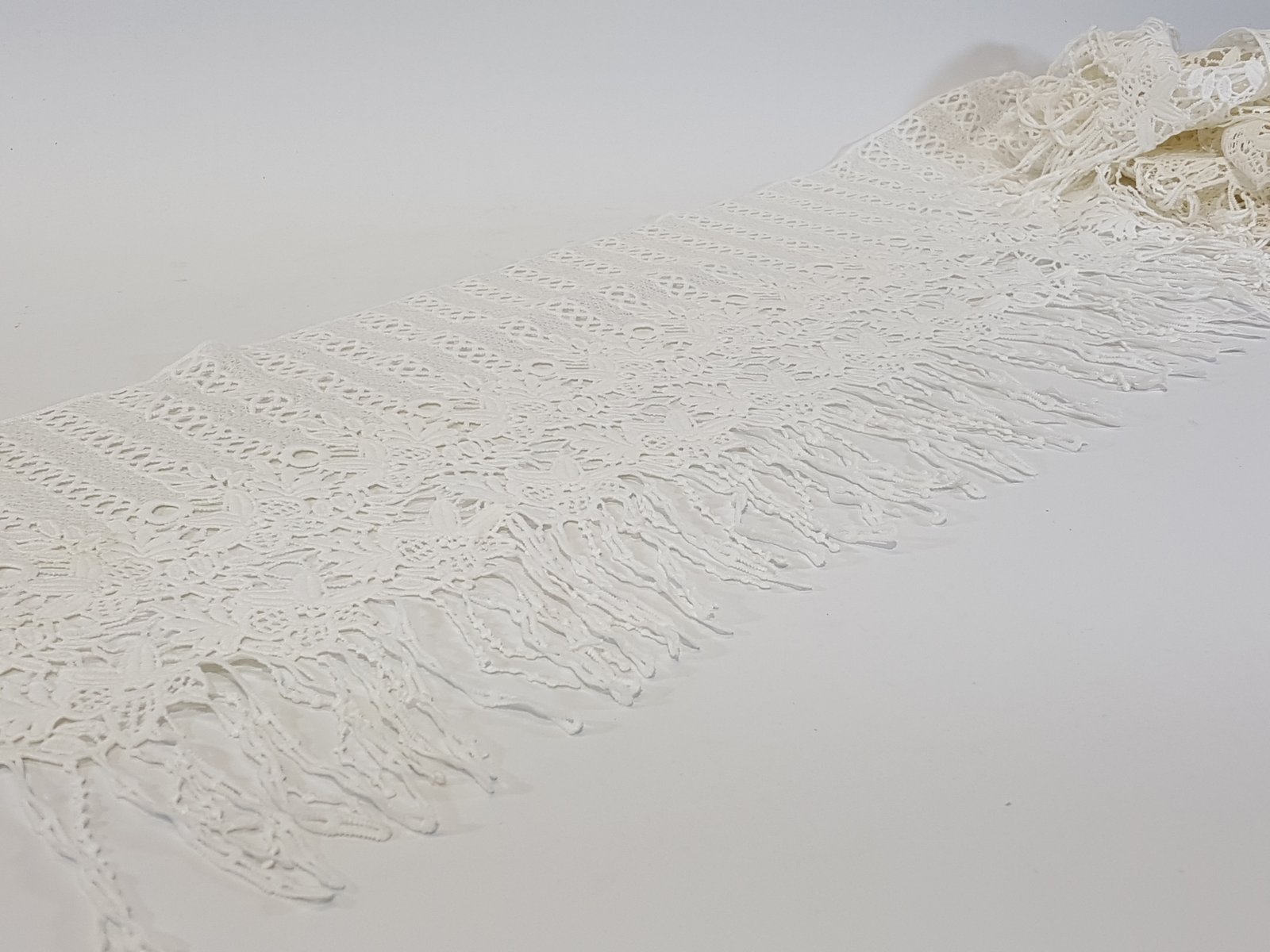 Camino Blanco Bordado Flecos Para Frente De Mesa