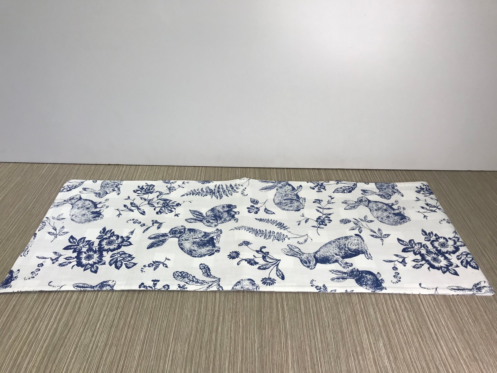 Camino Blanco Con Azul Conejos