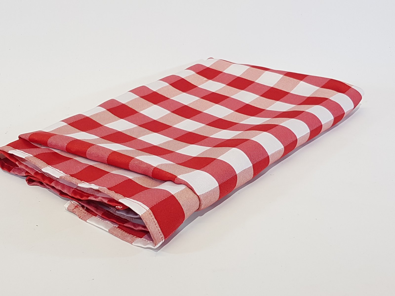 Camino Cuadros Rojos Y Blancos