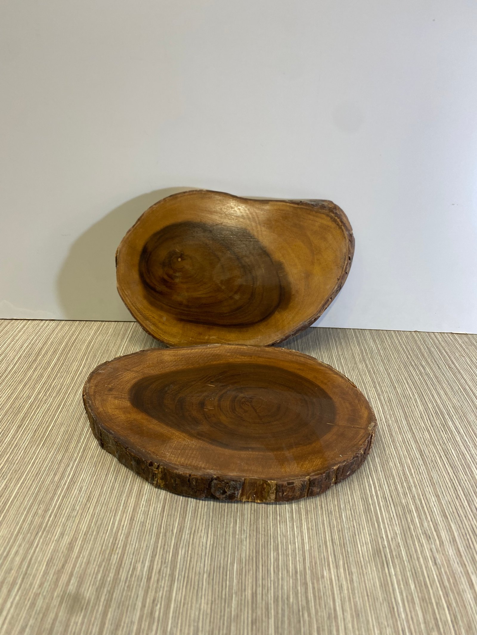 Bandeja Redonda Tipo Corteza Alargada Oscura Grande