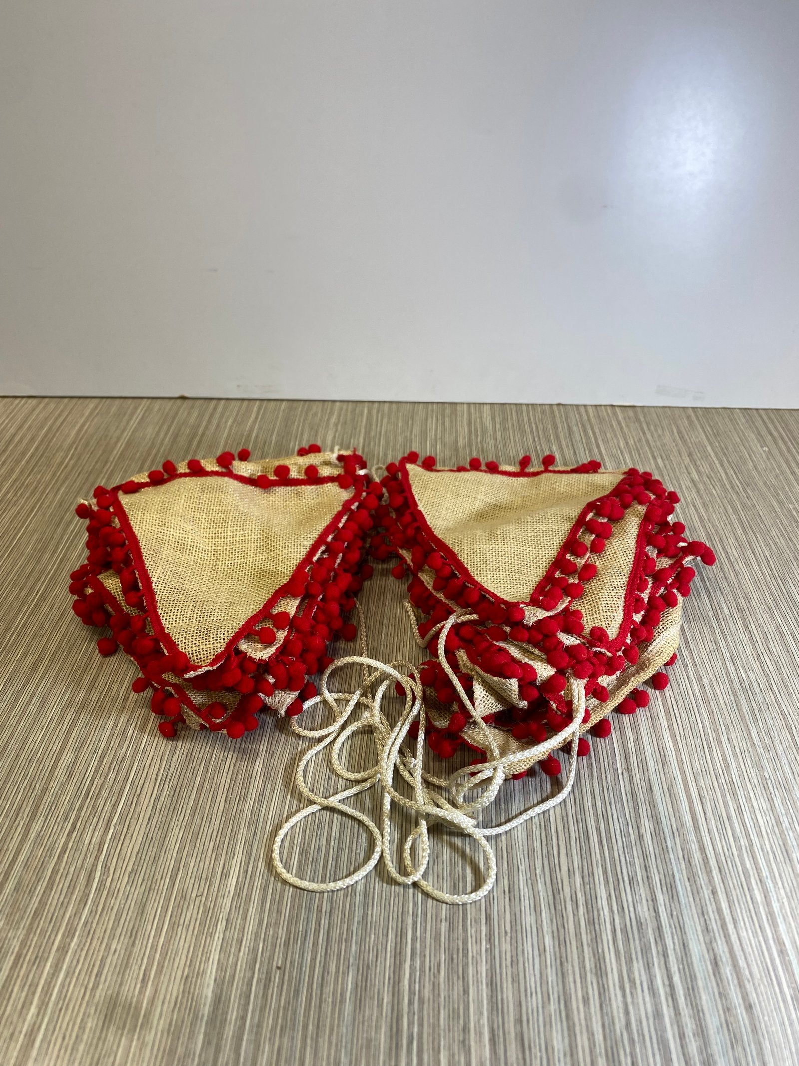 Banderin Yute Borde Rojo