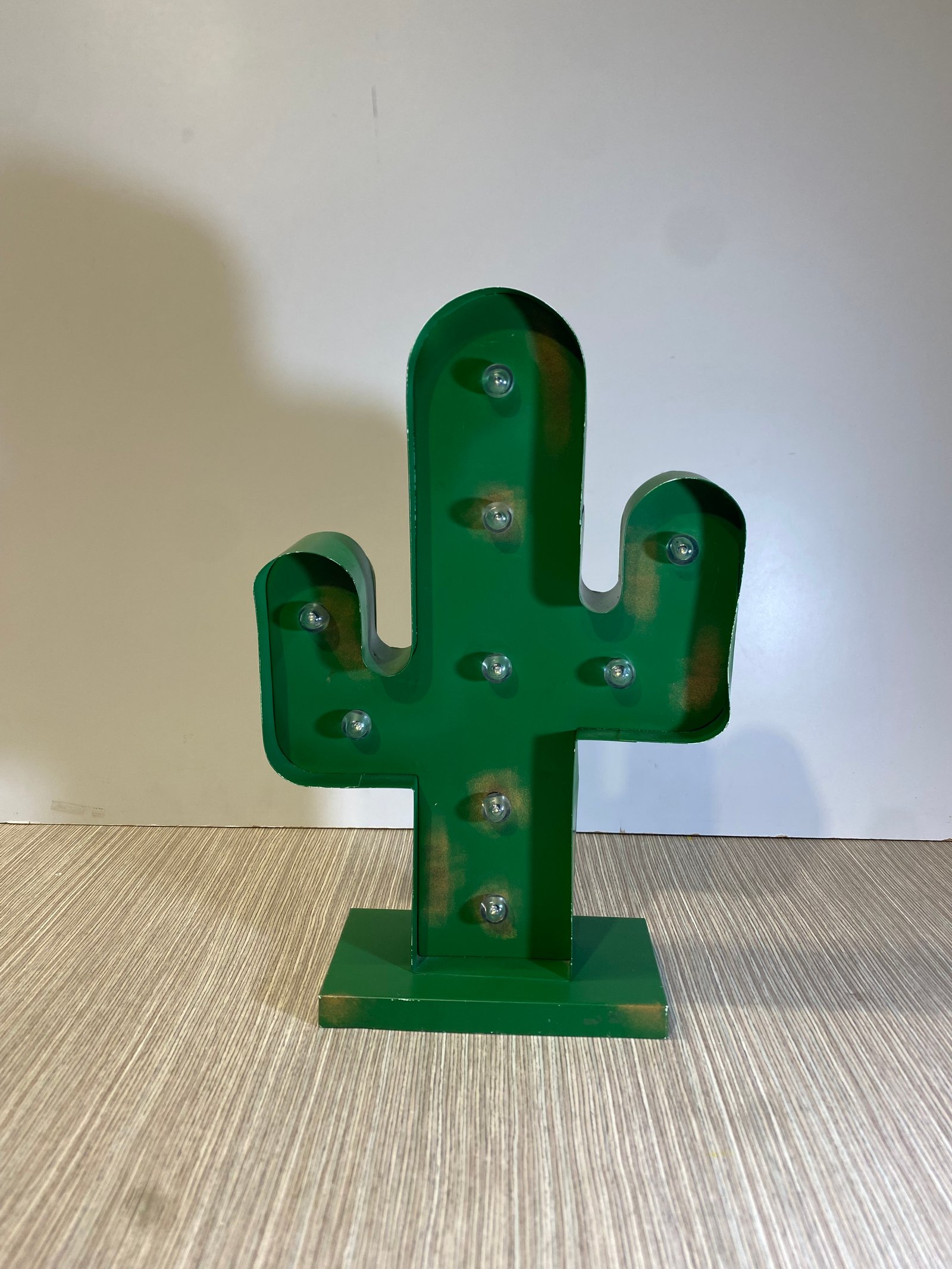 Cactus Verde Laton Con Luz