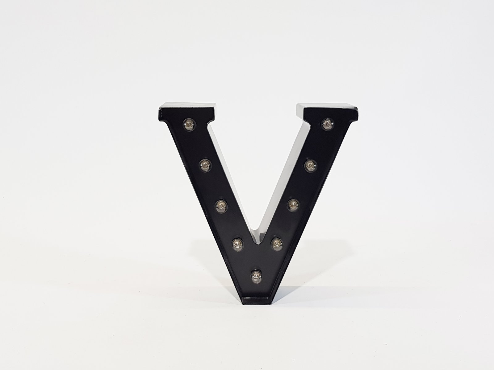 Letra V Negra Metalica Con Luz