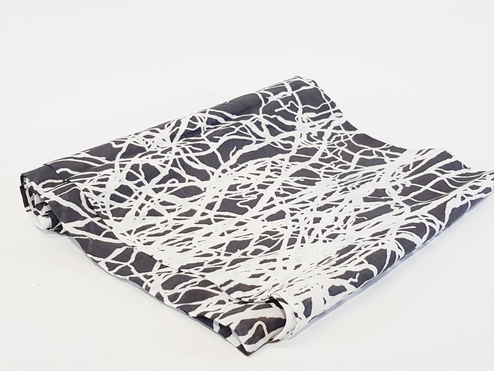 Mantel Negro Con Rayas Blancas 1.50 X 3.00