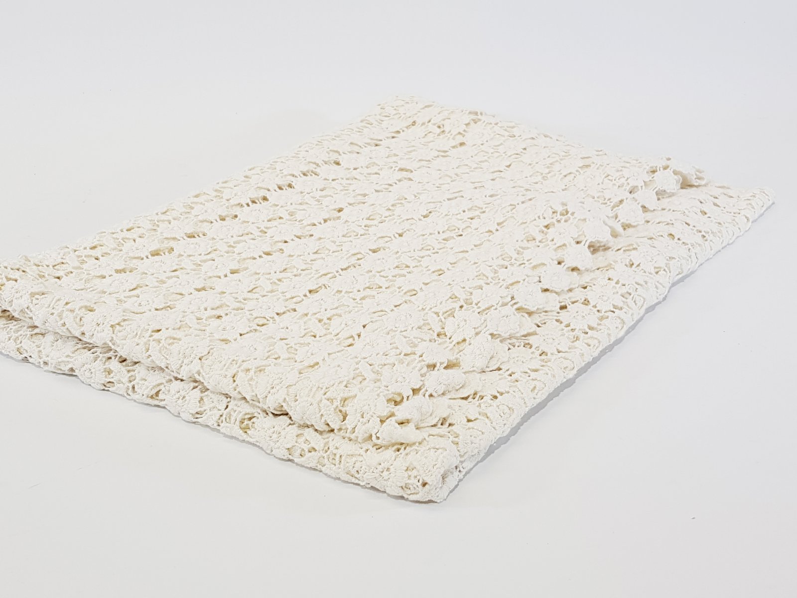 Mantel Tejido Crema Florecitas Grande 2.50 Largo X 1.15 Ancho