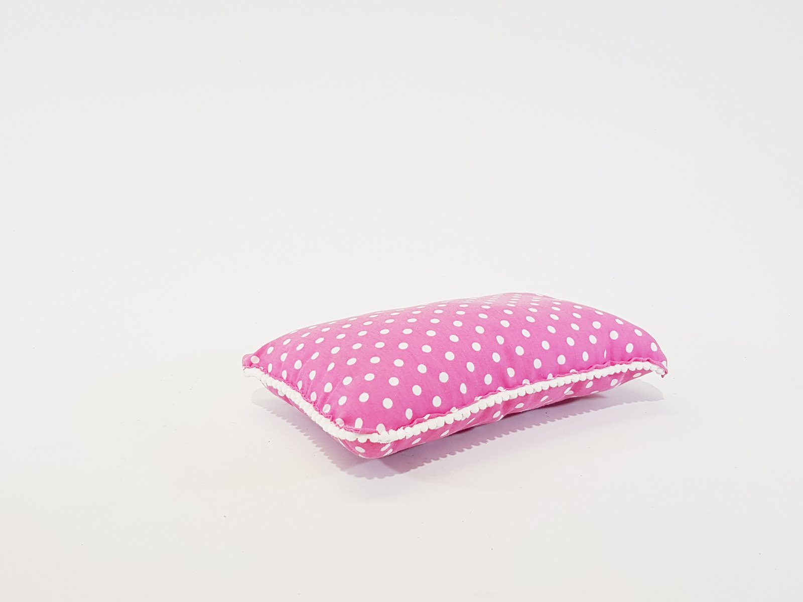 Cojín Forro Rosado Bolas Blancas