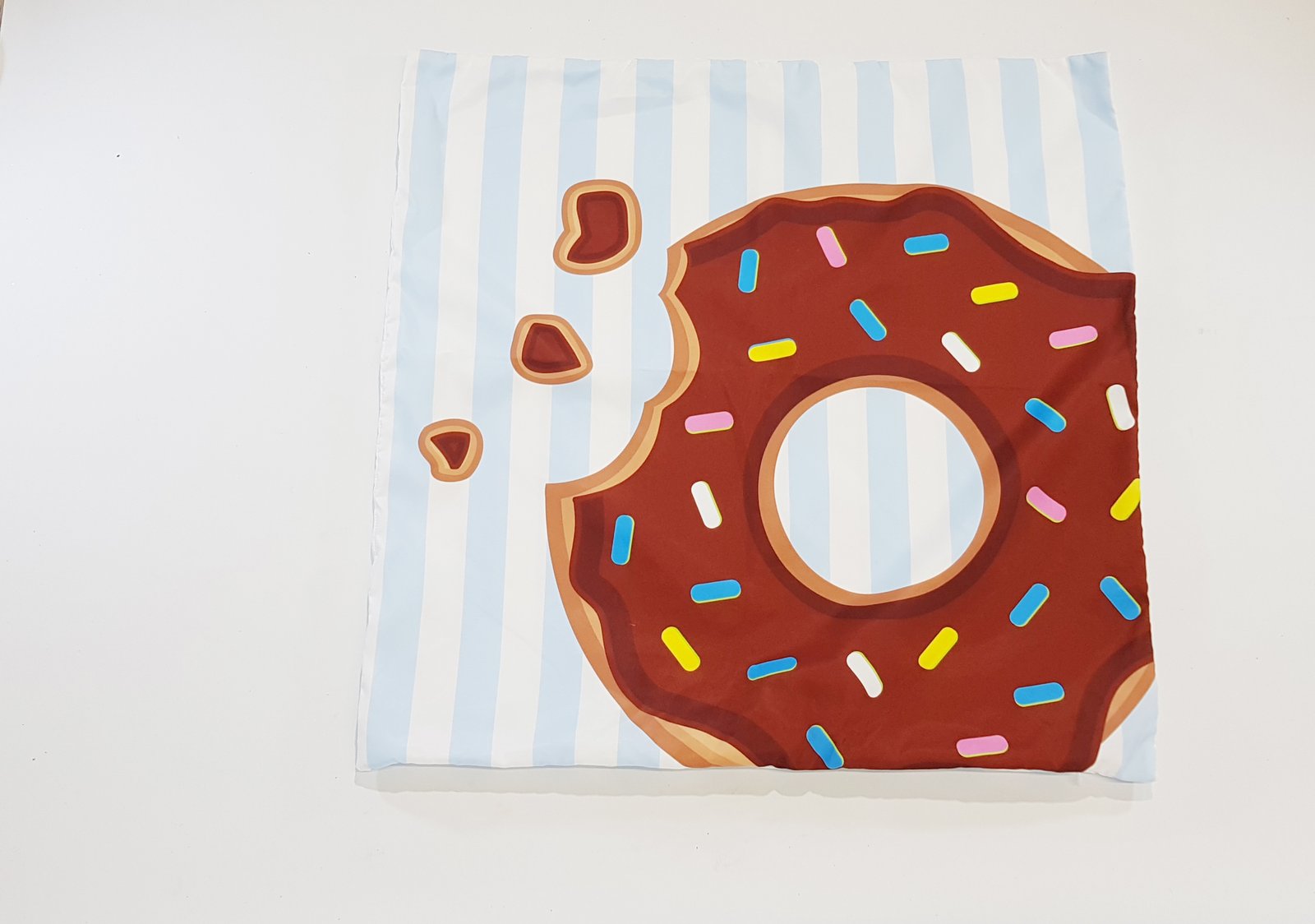 Forro Tela Impermeable Cuadrado Dona Chocolate Chispas Colores 45X45 Cm