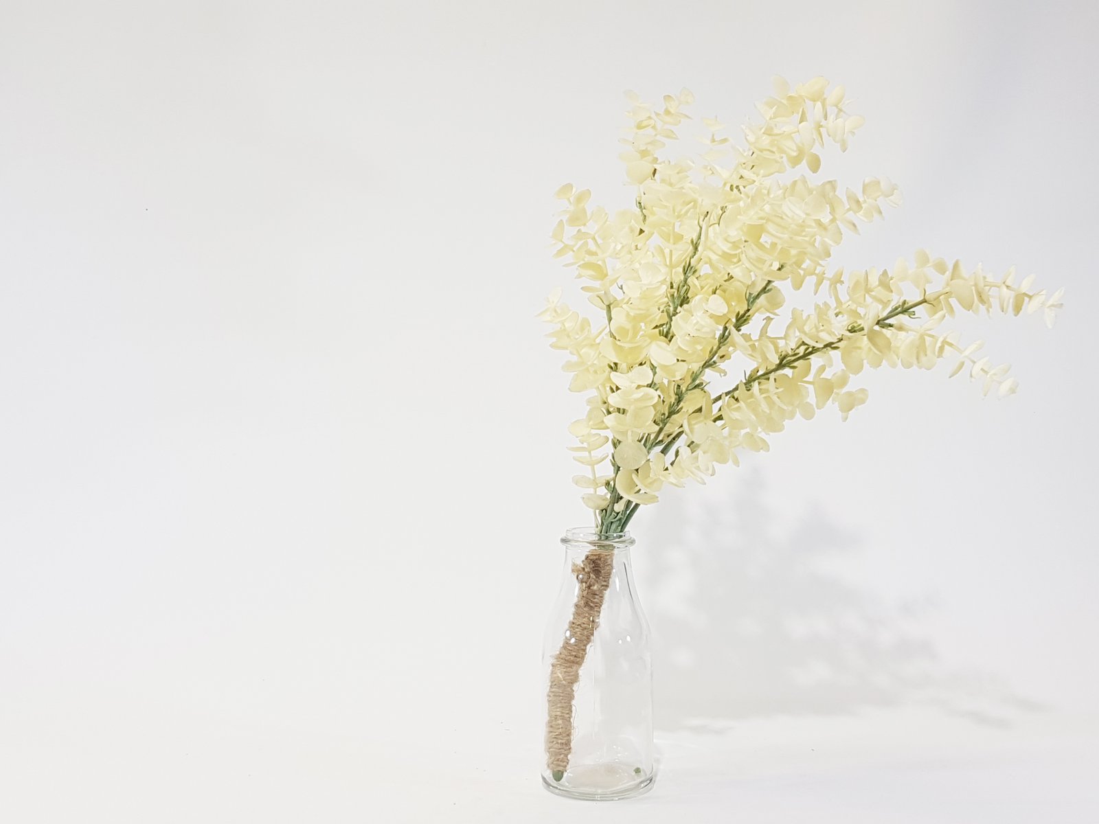 Ramo Artificial Petalos Blancos Cinta Yute