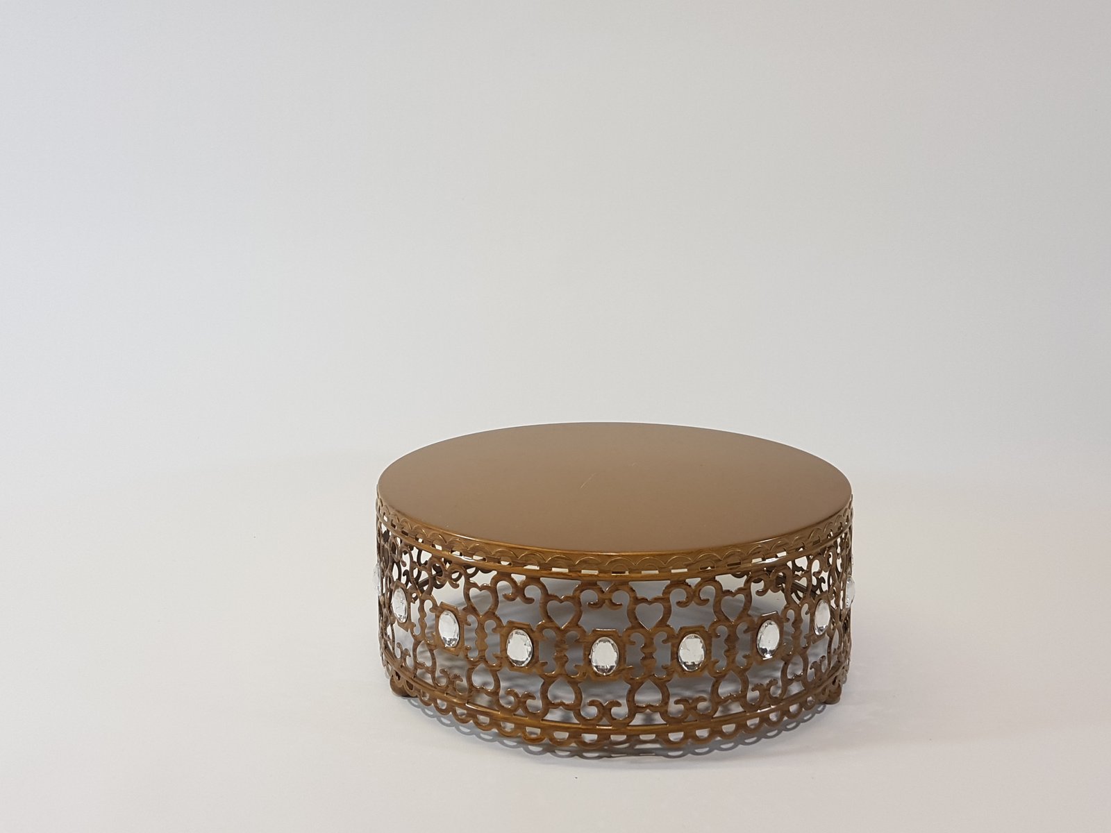 Tortera Redonda Metalica Dorada Arabescos Y Cristales Mediana 26 Cm