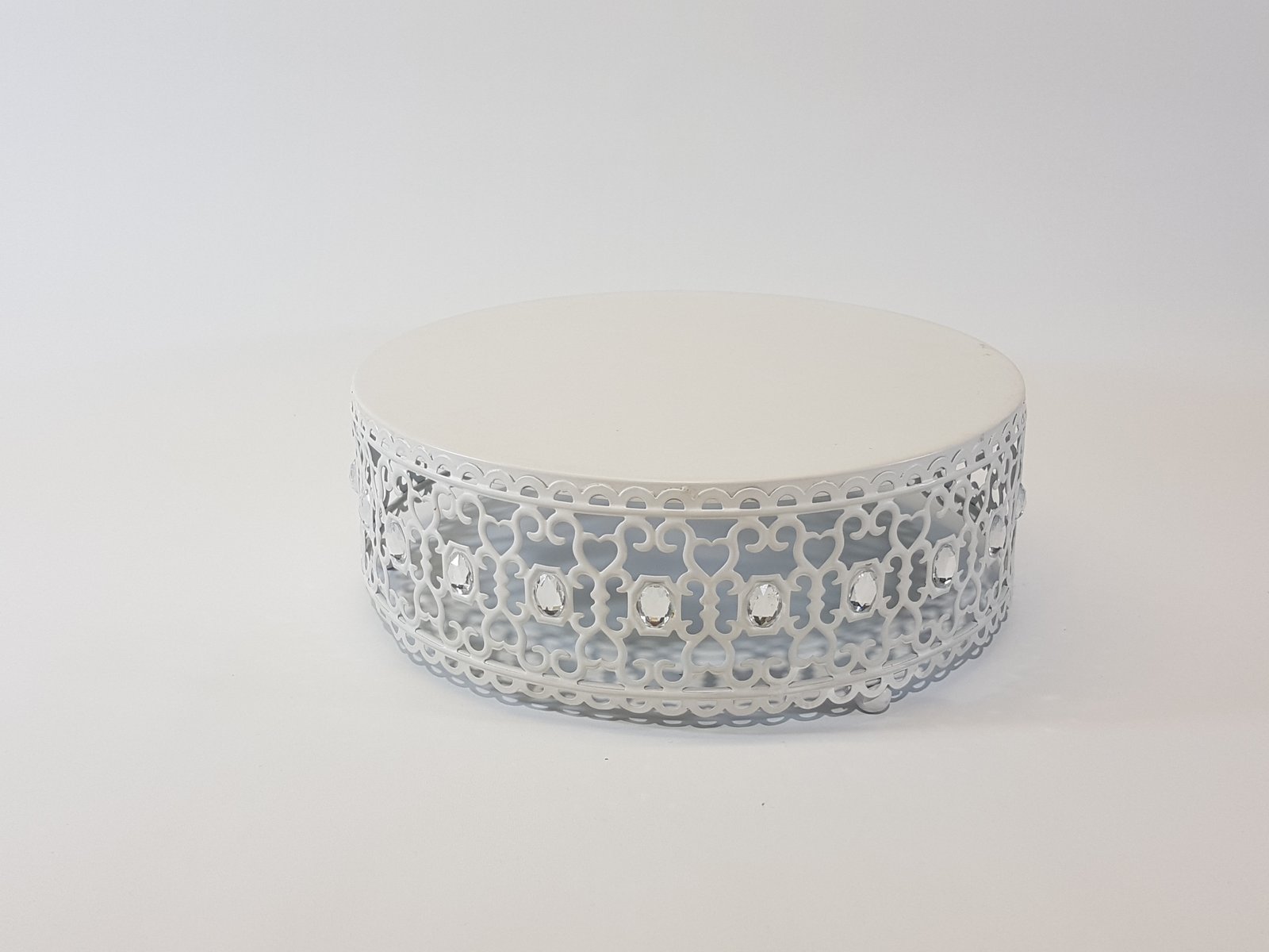 Tortera Redonda Metalica Blanca Arabescos Y Cristales Grande 30Cm