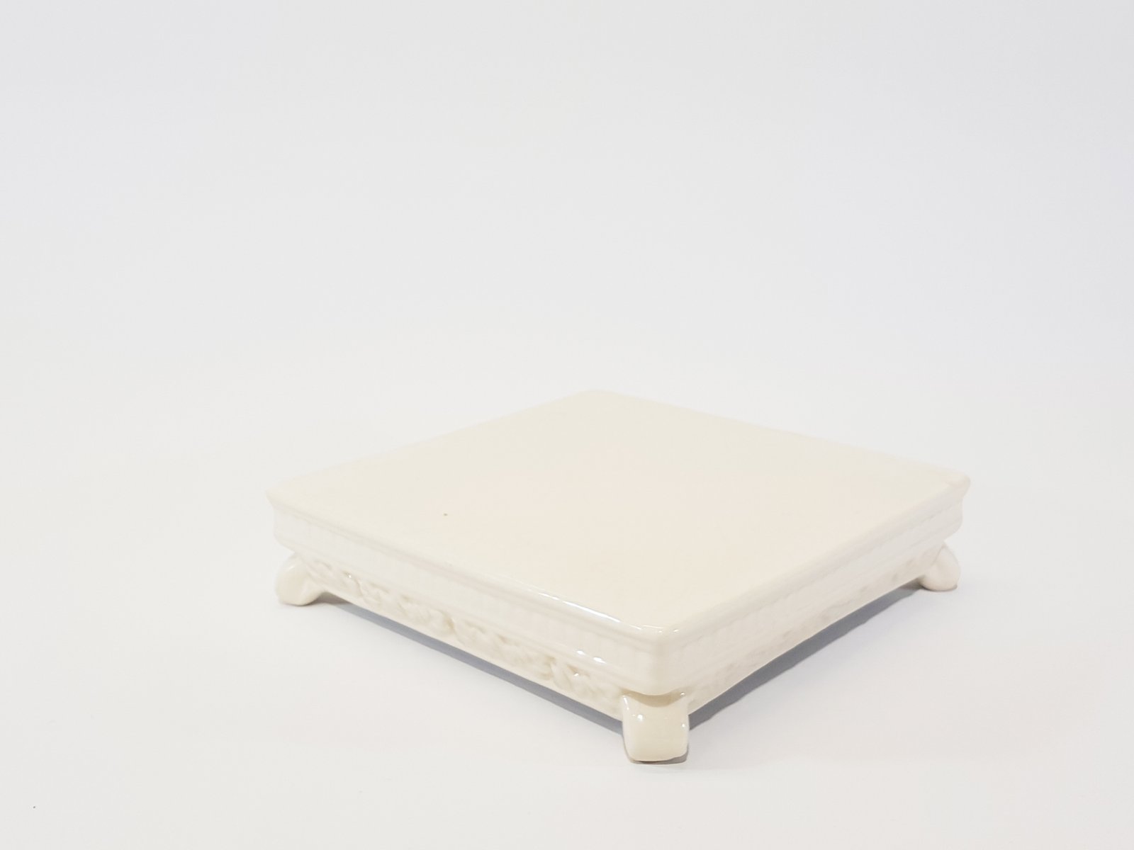 Tortera Cuadrada Ceramica Crema Con Paticas Grande 25 Cm