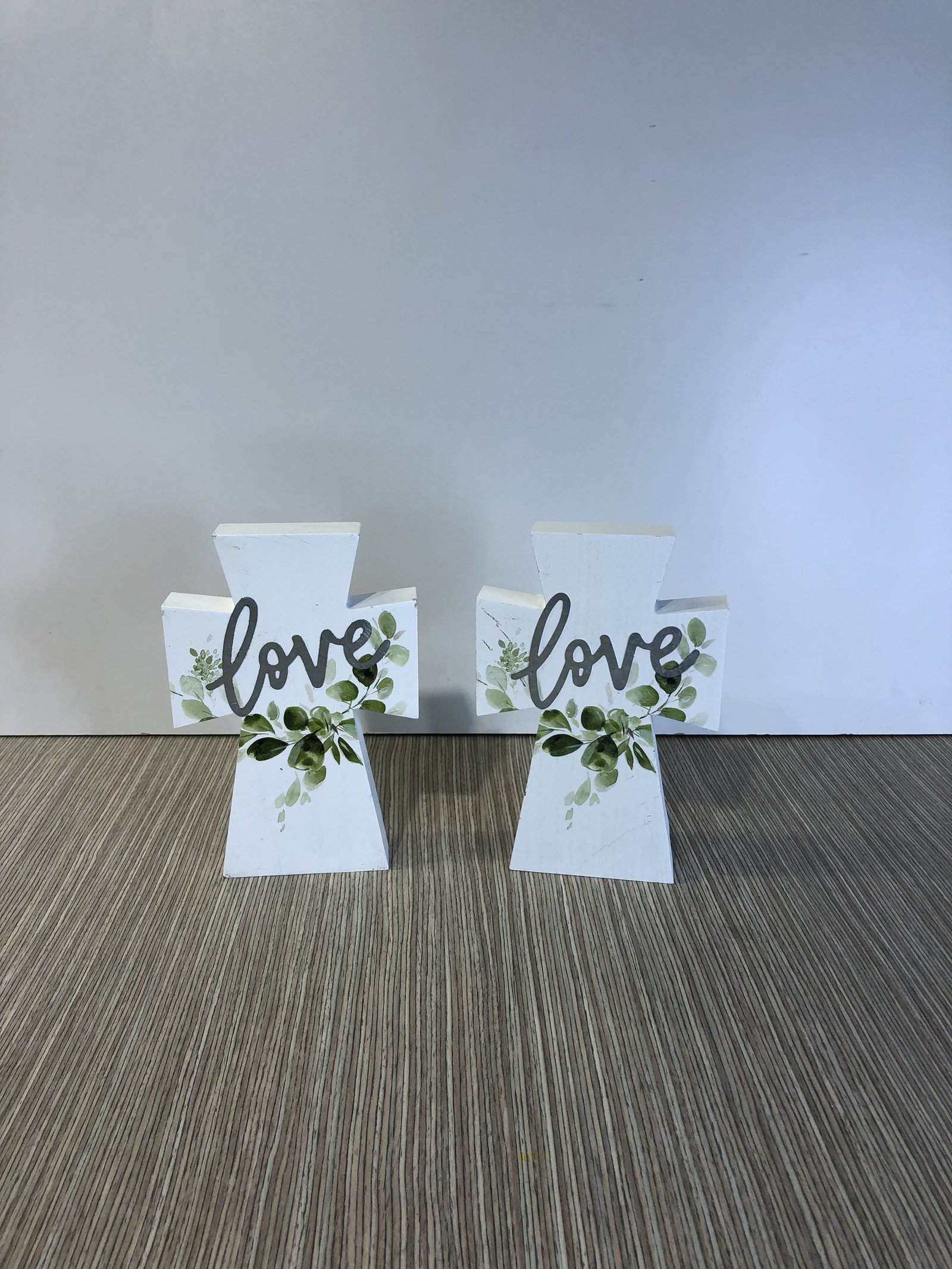 Cruz Madera Love Hojitas Verdes