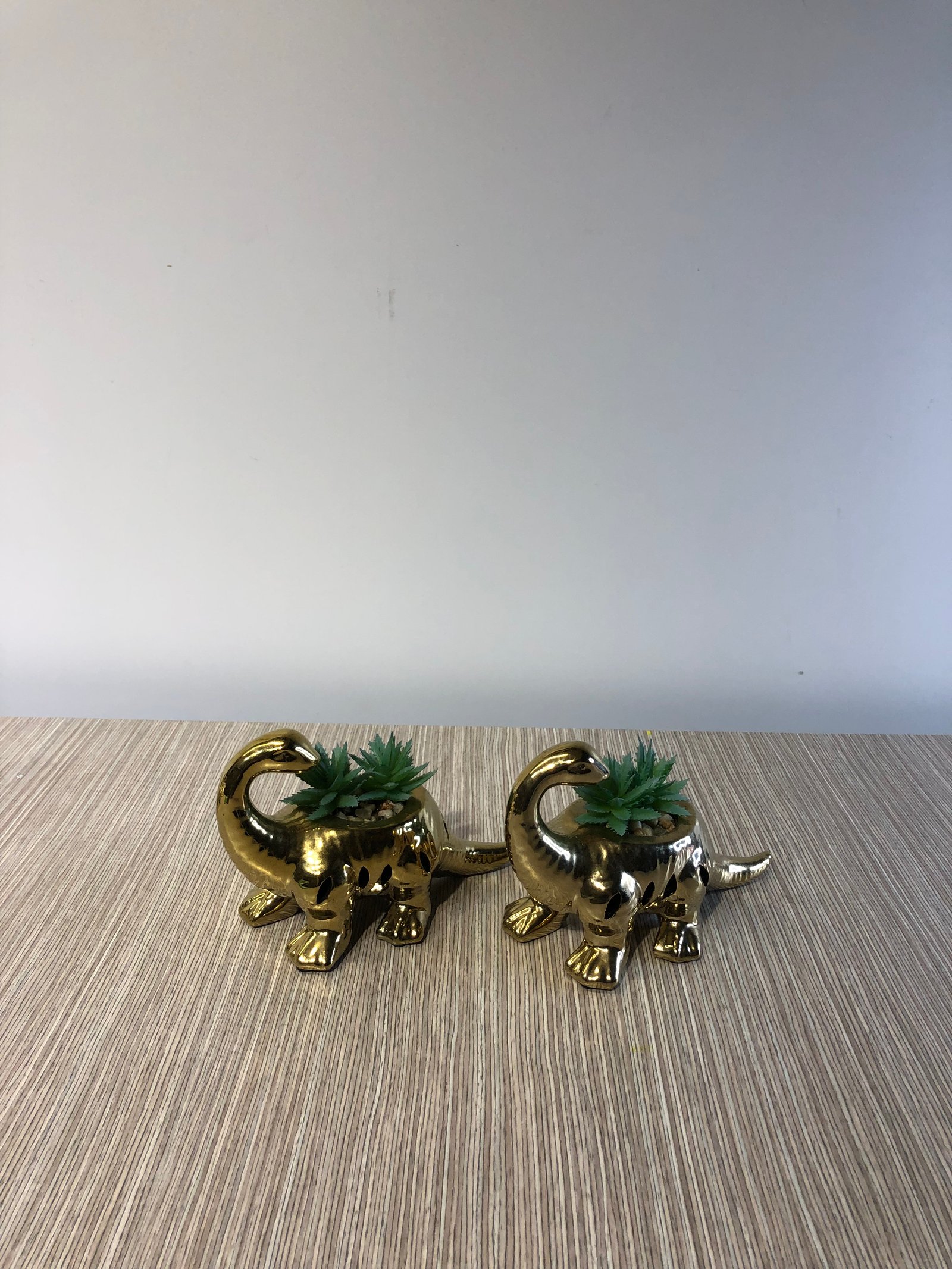 Dinosaurio Metalico Dorado Cetro Maticas Verdes