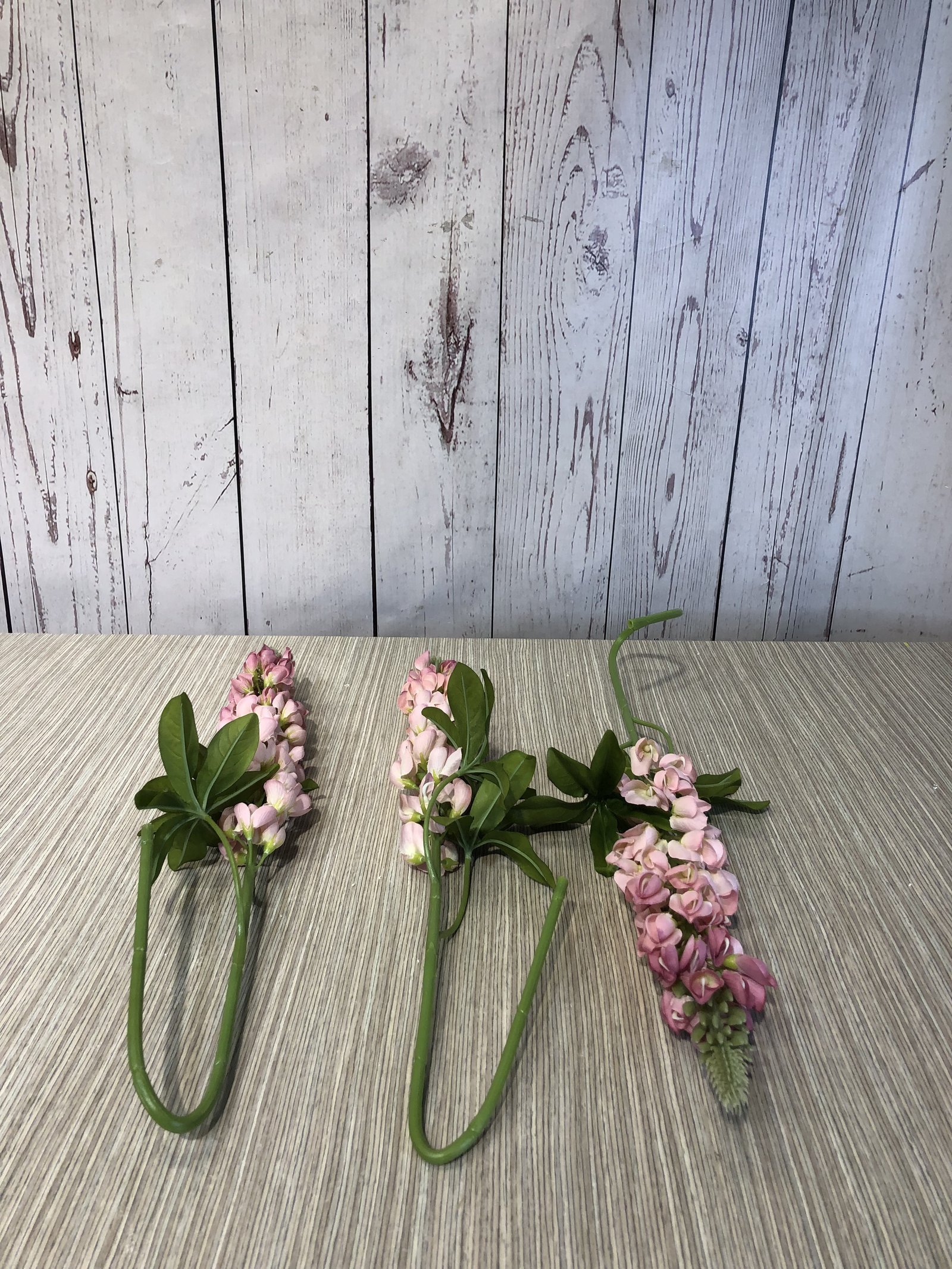 Ramo Alargado Tallo Verde Flores Rosadas